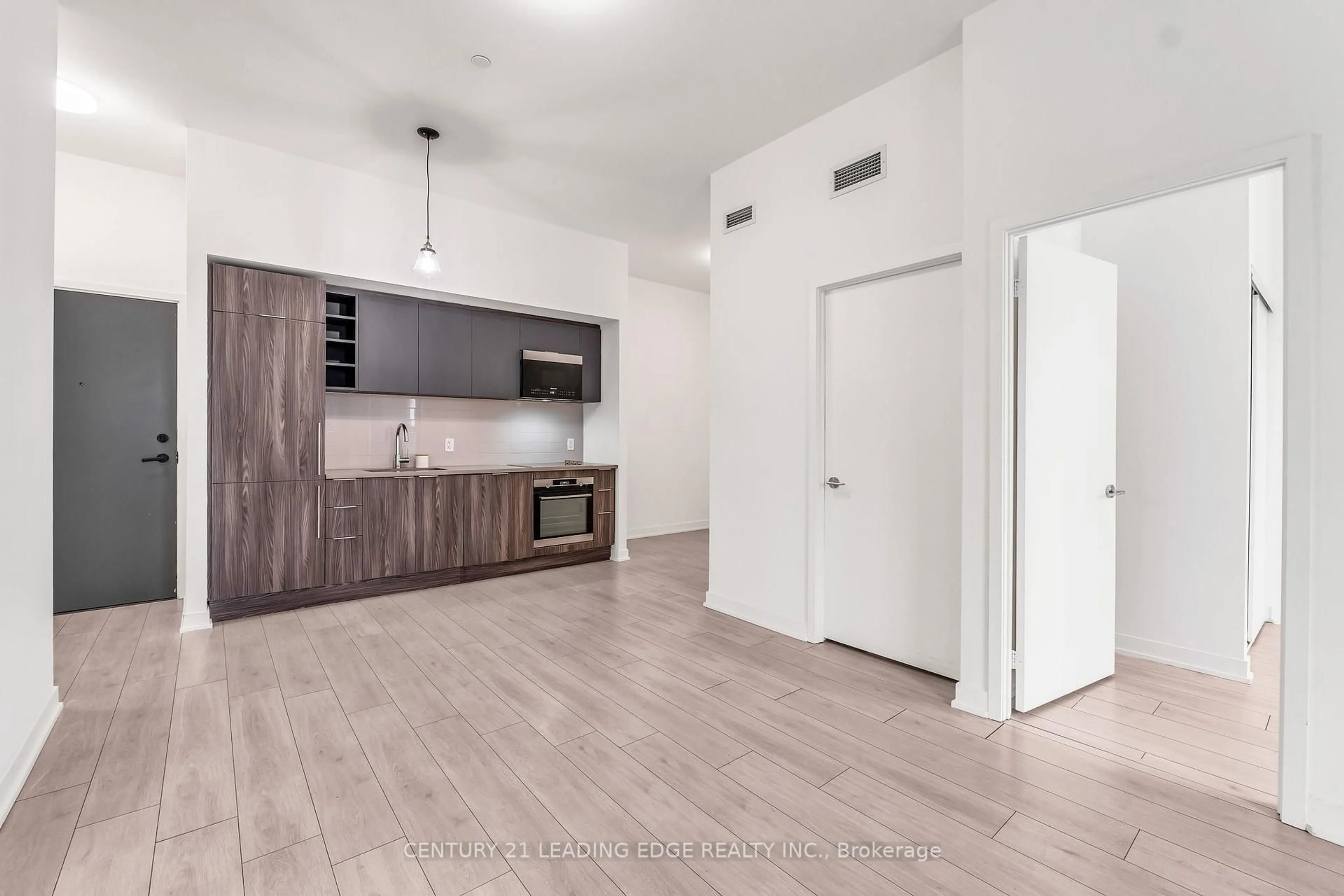 Open concept kitchen, wood/laminate floor for 2033 Kennedy Rd #810, Toronto Ontario M1T 3G2