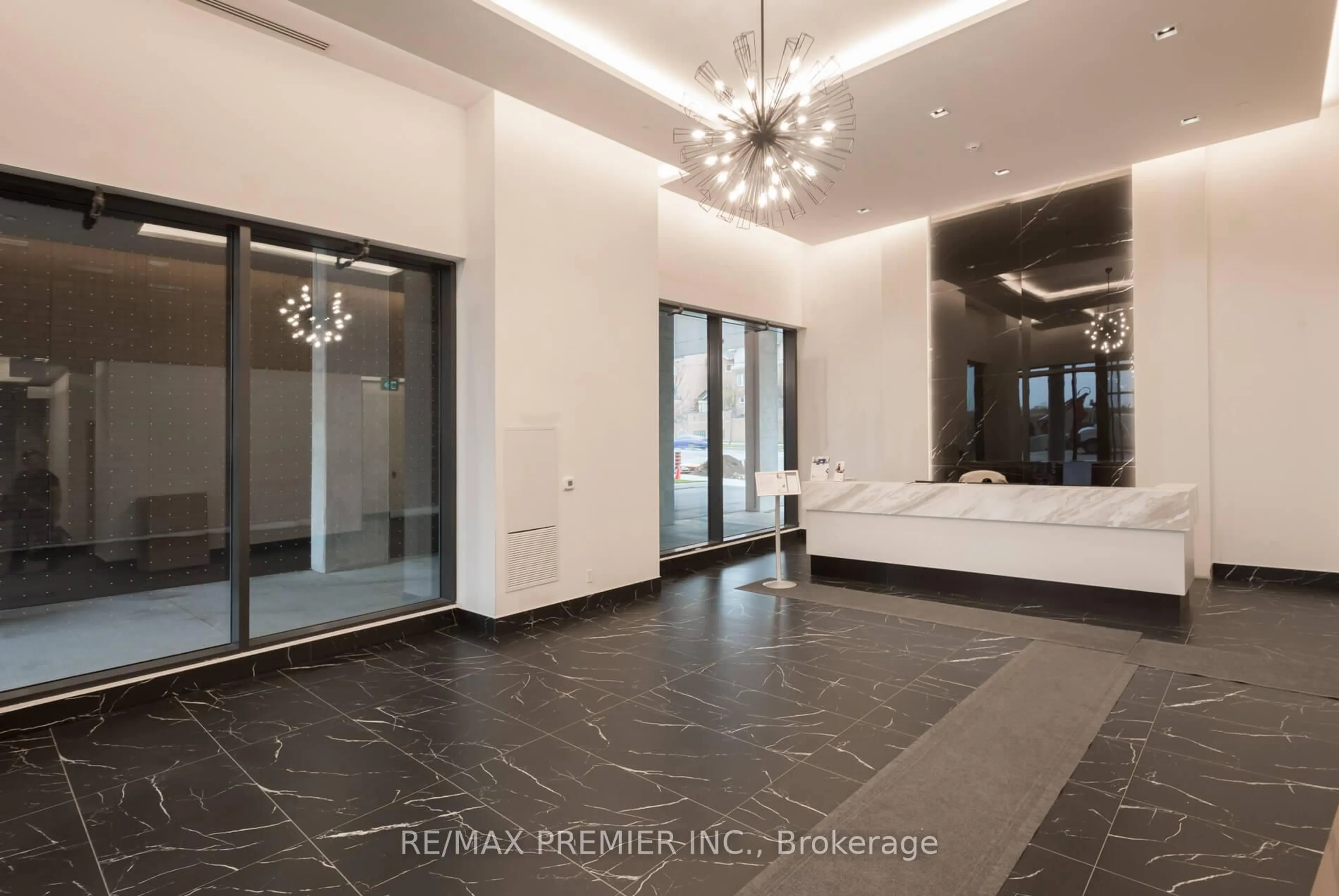Indoor foyer for 1350 Ellesmere Rd #320, Toronto Ontario M1P 0G6