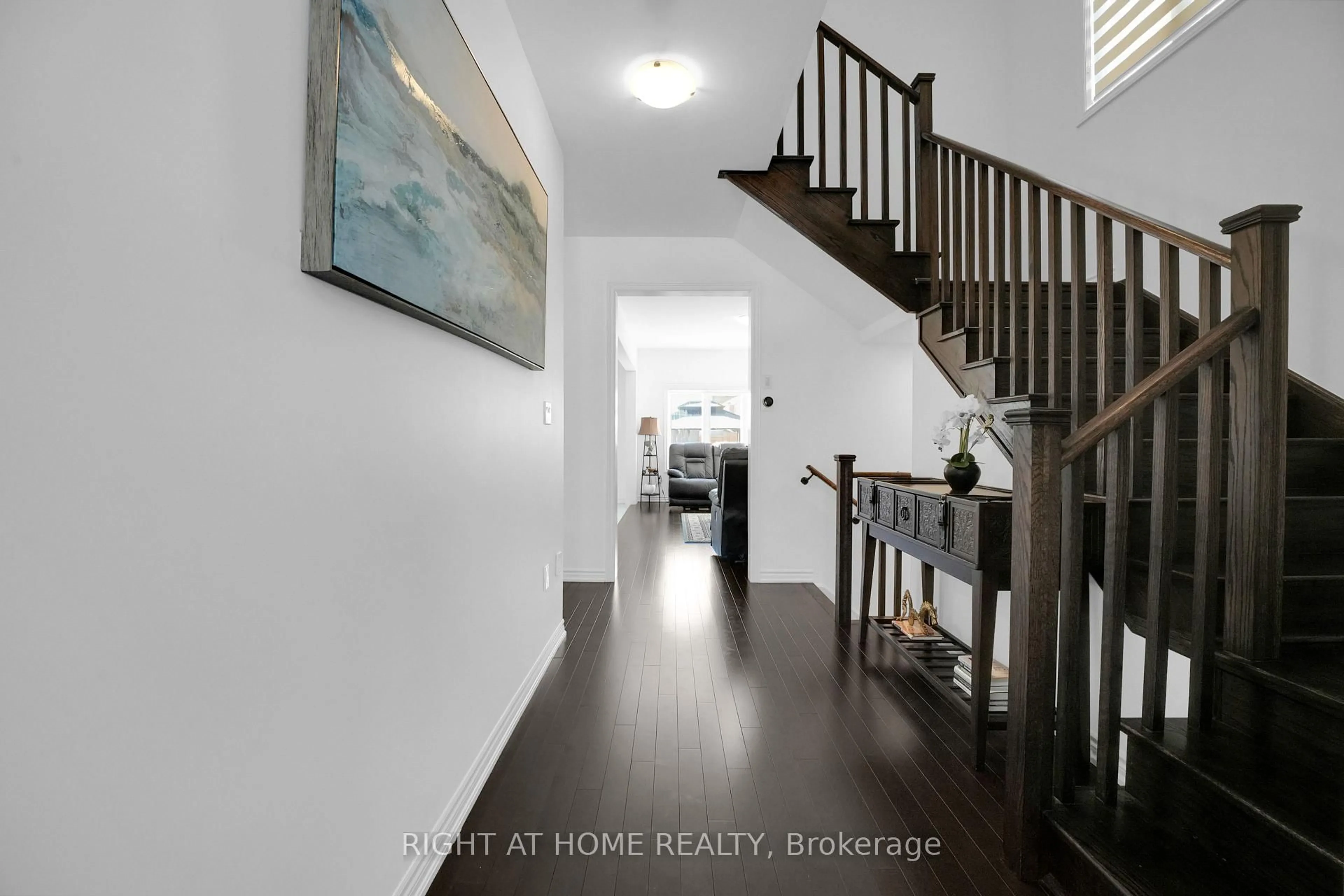Indoor entryway for 1322 Apollo St, Oshawa Ontario L1K 3E6