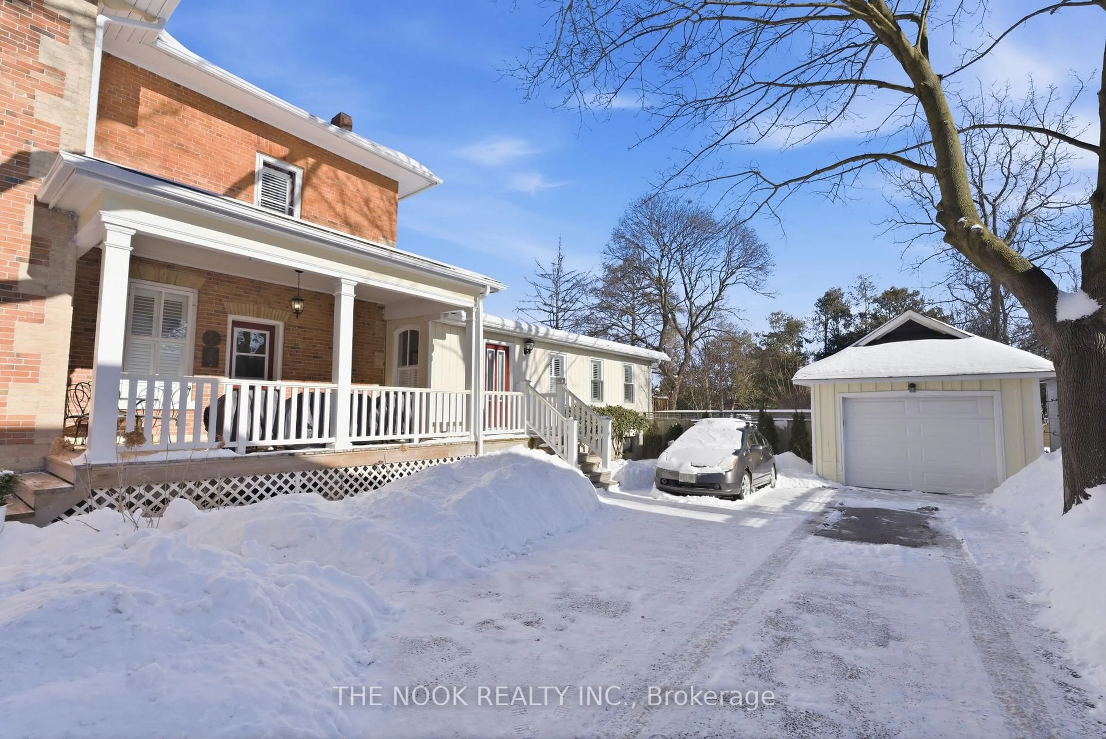 A pic from outside/outdoor area/front of a property/back of a property/a pic from drone, street for 39 Centre St, Clarington Ontario L1C 2Y2