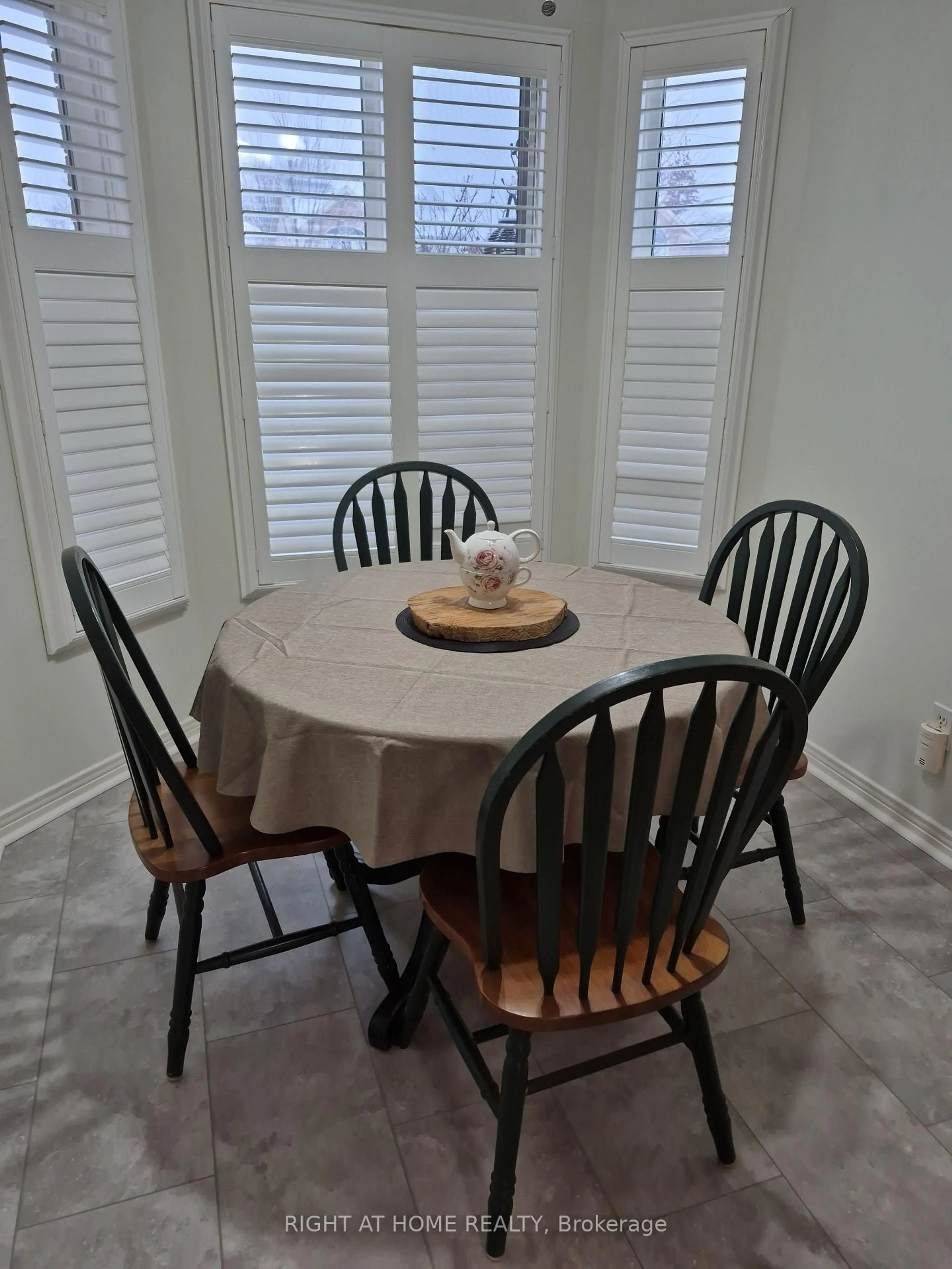 Dining room, unknown for 176 Avondale Dr, Clarington Ontario L1E 3A6