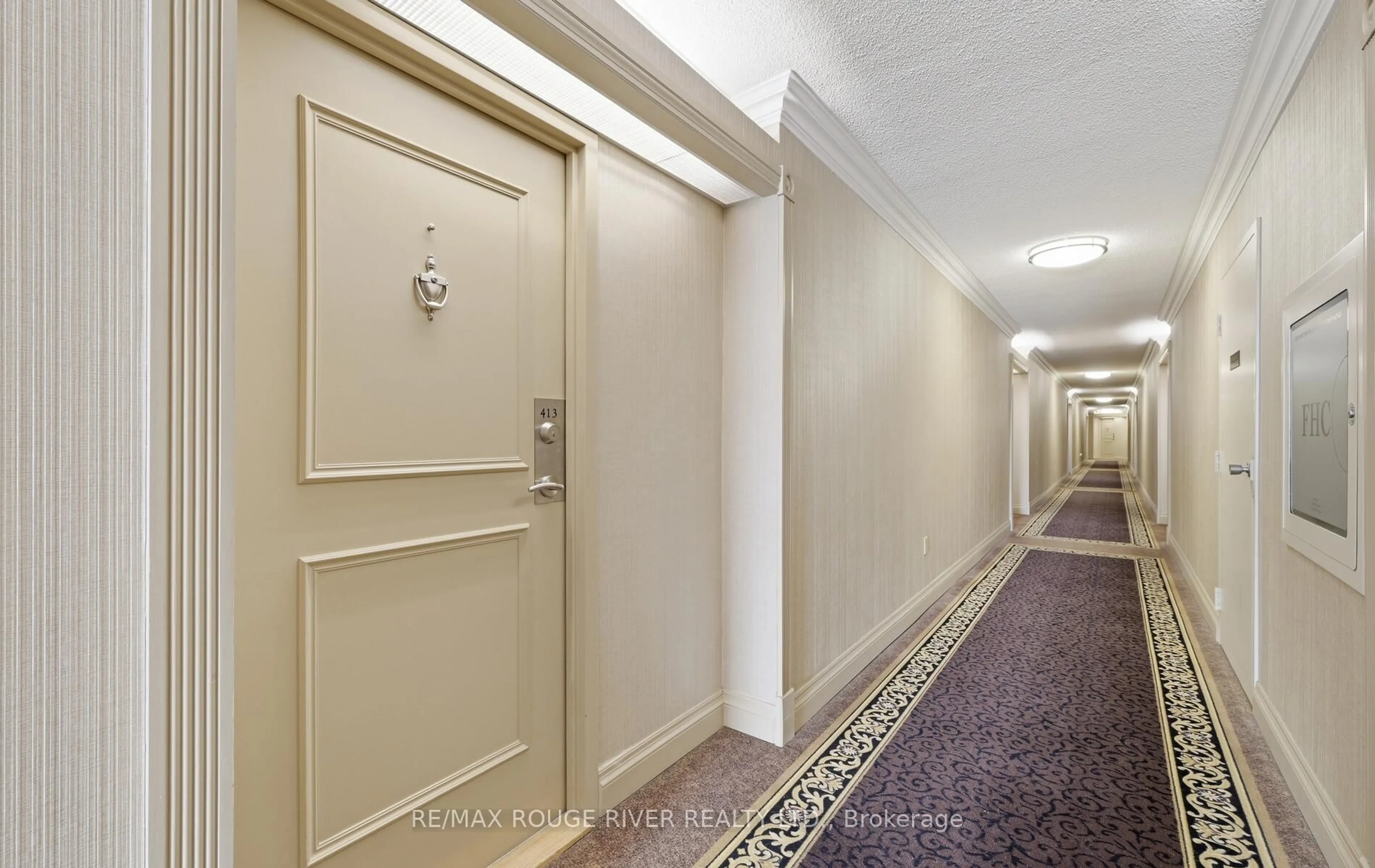 Indoor foyer for 20 Dean Park Rd #413, Toronto Ontario M1B 3G9