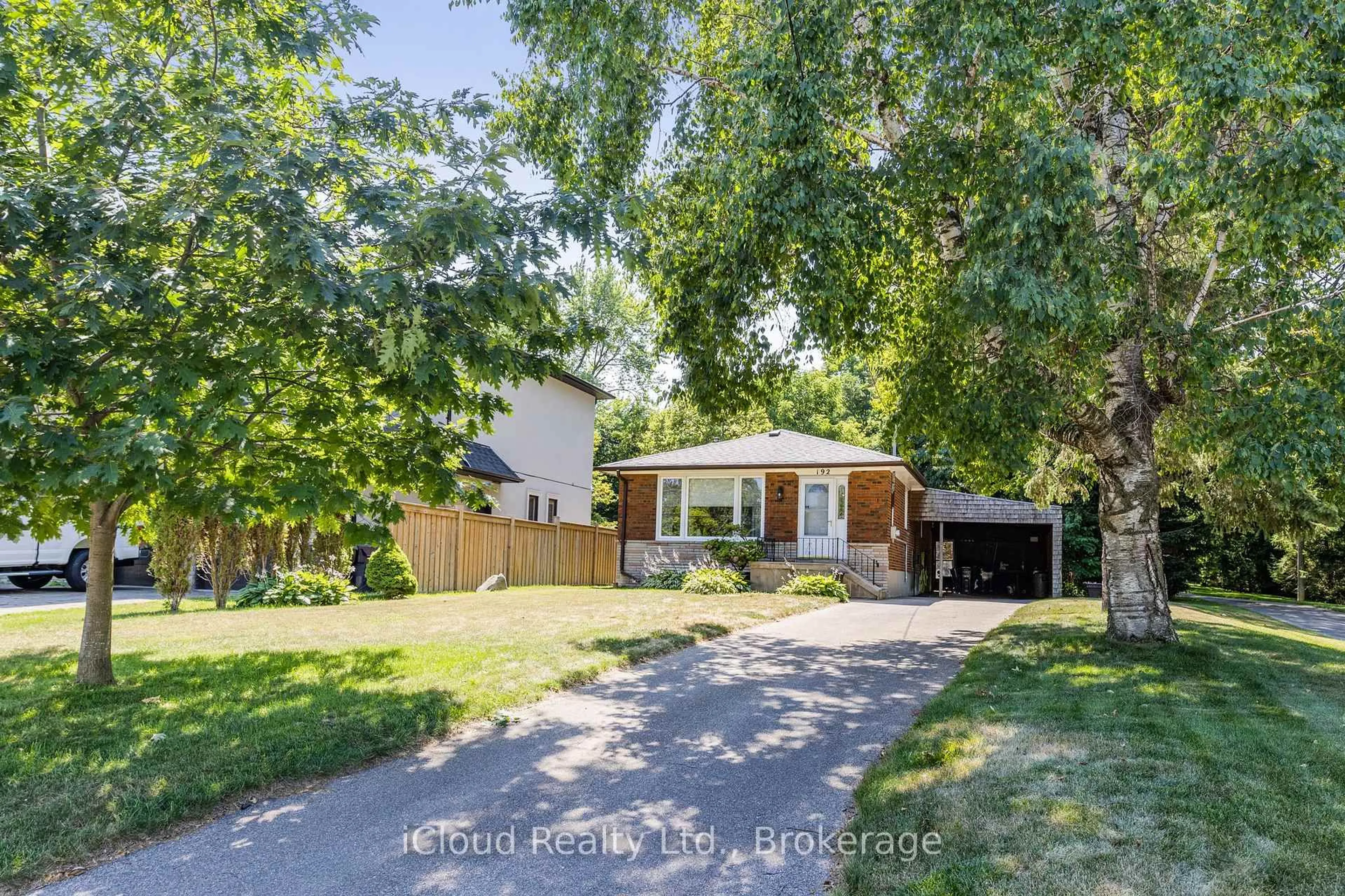 A pic from outside/outdoor area/front of a property/back of a property/a pic from drone, street for 192 Beechgrove Dr, Toronto Ontario M1E 3Z5