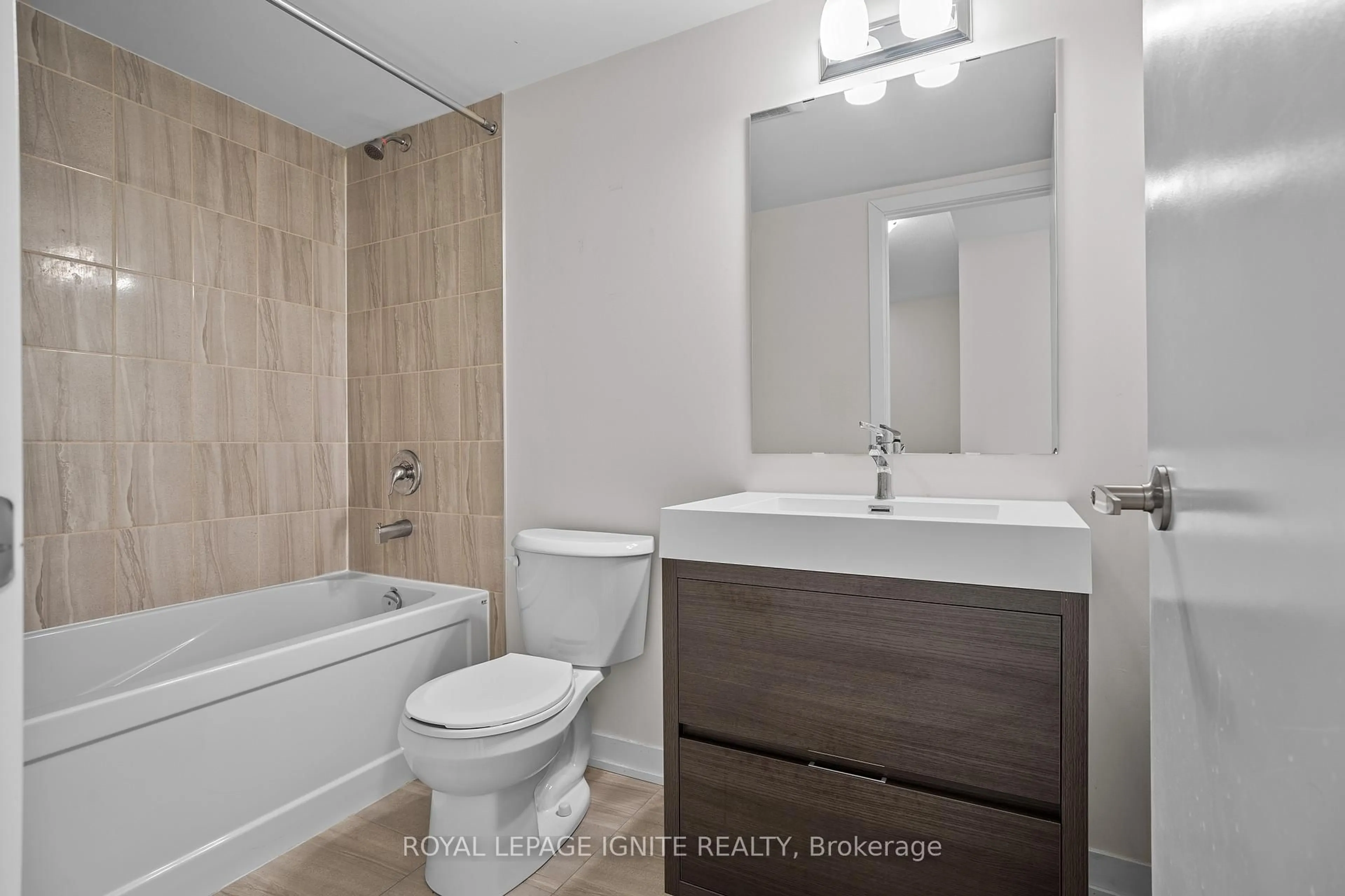 Standard bathroom, unknown for 1865 Pickering Pkwy #1501, Pickering Ontario L1V 0H2