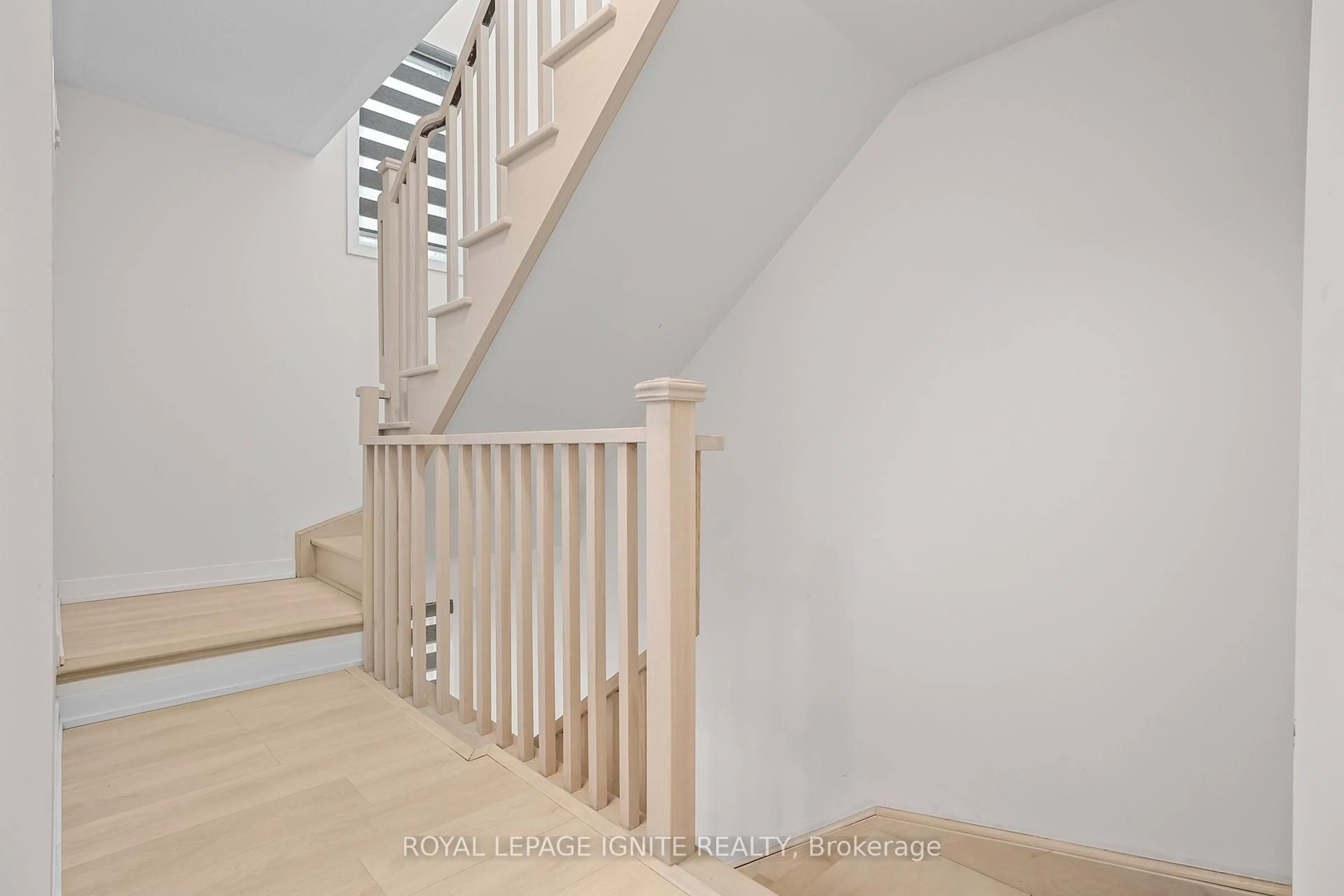Stairs for 1865 Pickering Pkwy #1501, Pickering Ontario L1V 0H2