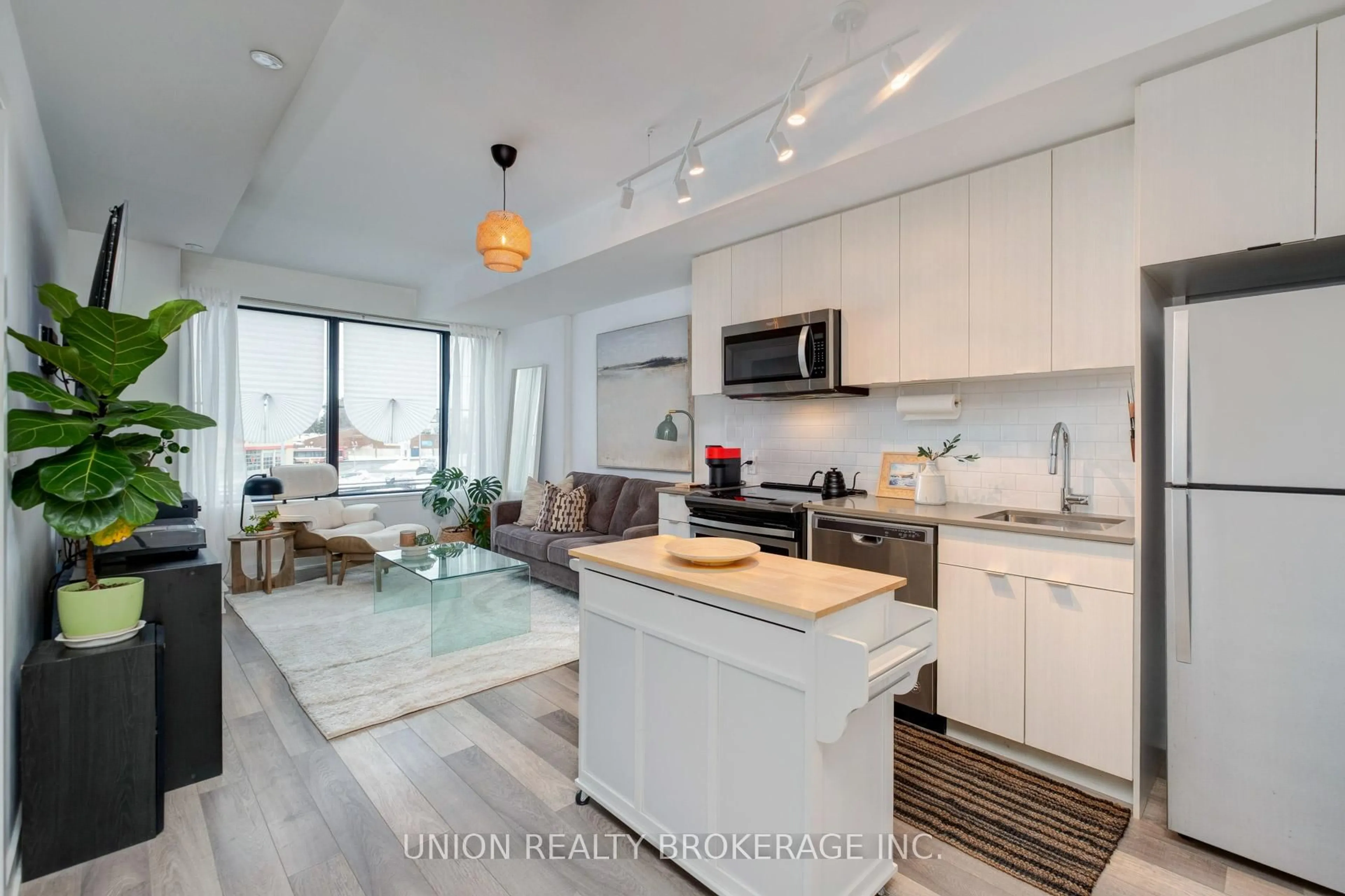 Open concept kitchen, unknown for 2799 Kingston Rd #210, Toronto Ontario M1M 0E3