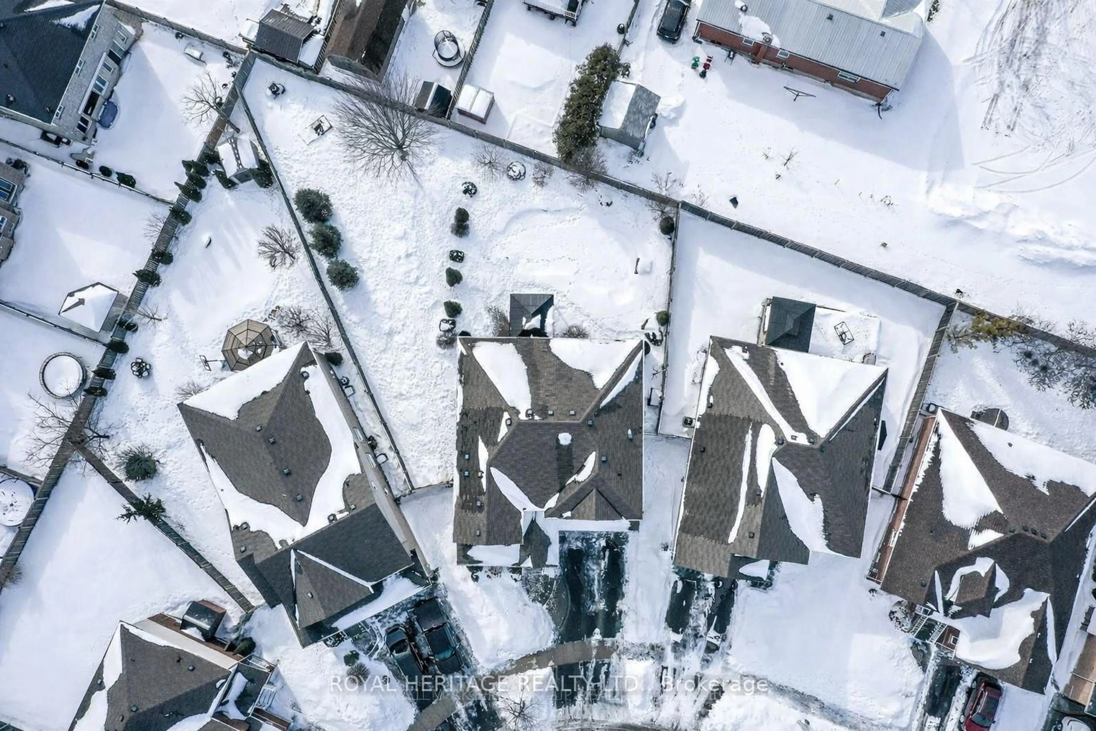 A pic from outside/outdoor area/front of a property/back of a property/a pic from drone, street for 63 Laprade Sq, Clarington Ontario L1C 0C9