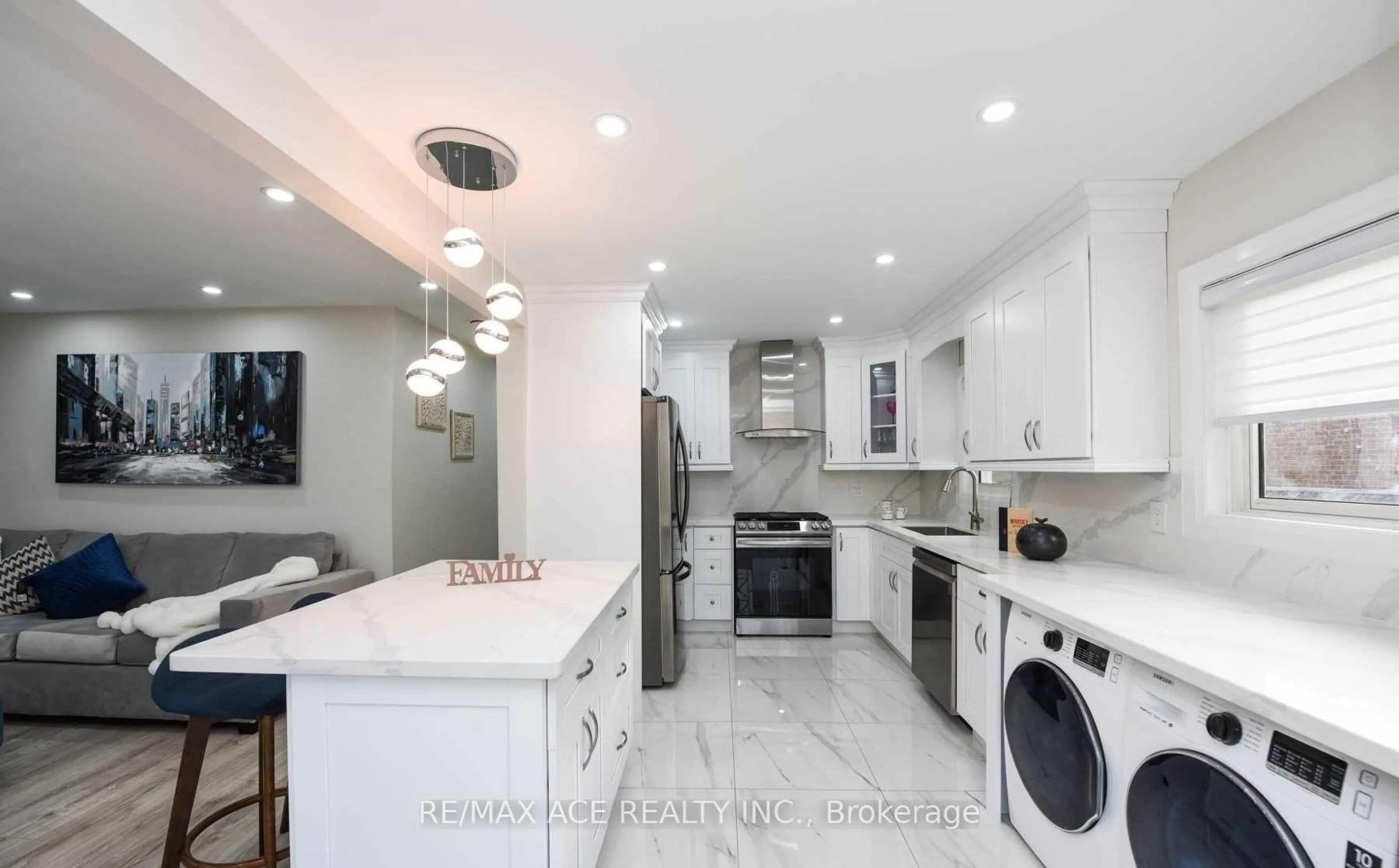 Kitchen with laundary machines, ceramic/tile floor for 7 Ellie Dr, Toronto Ontario M1G 2G8