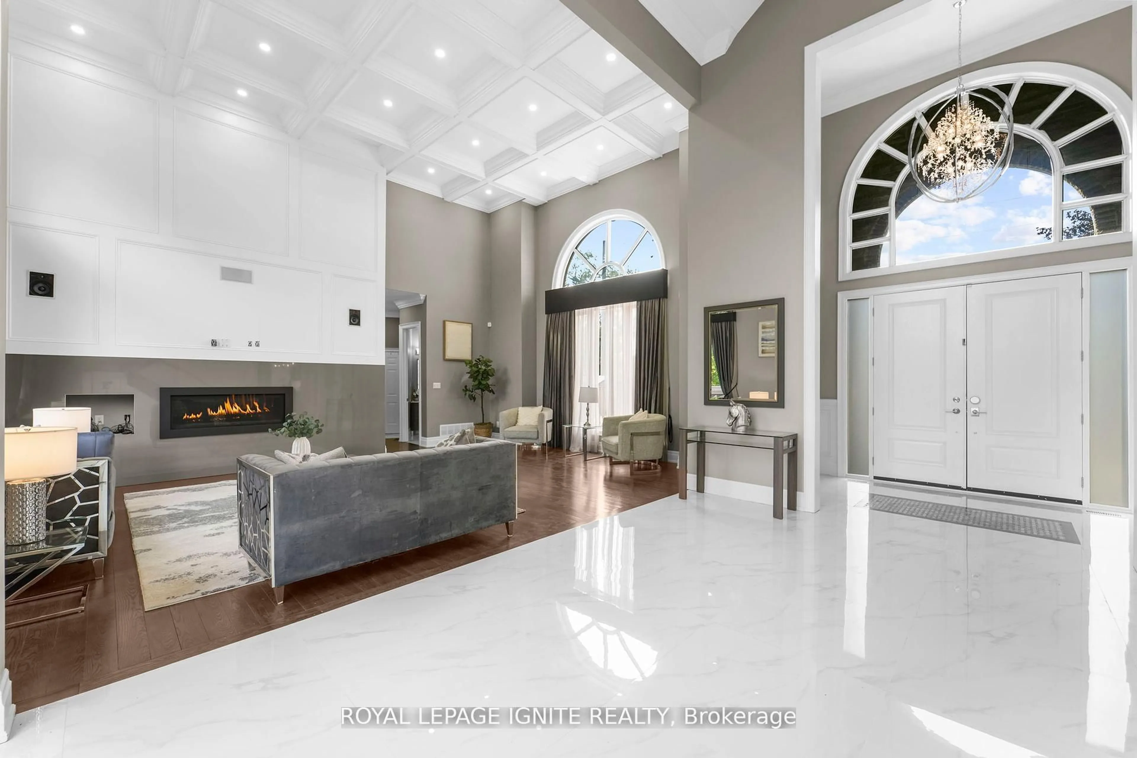 Indoor foyer for 1690 Highway 2 Rd, Clarington Ontario L1E 3R6