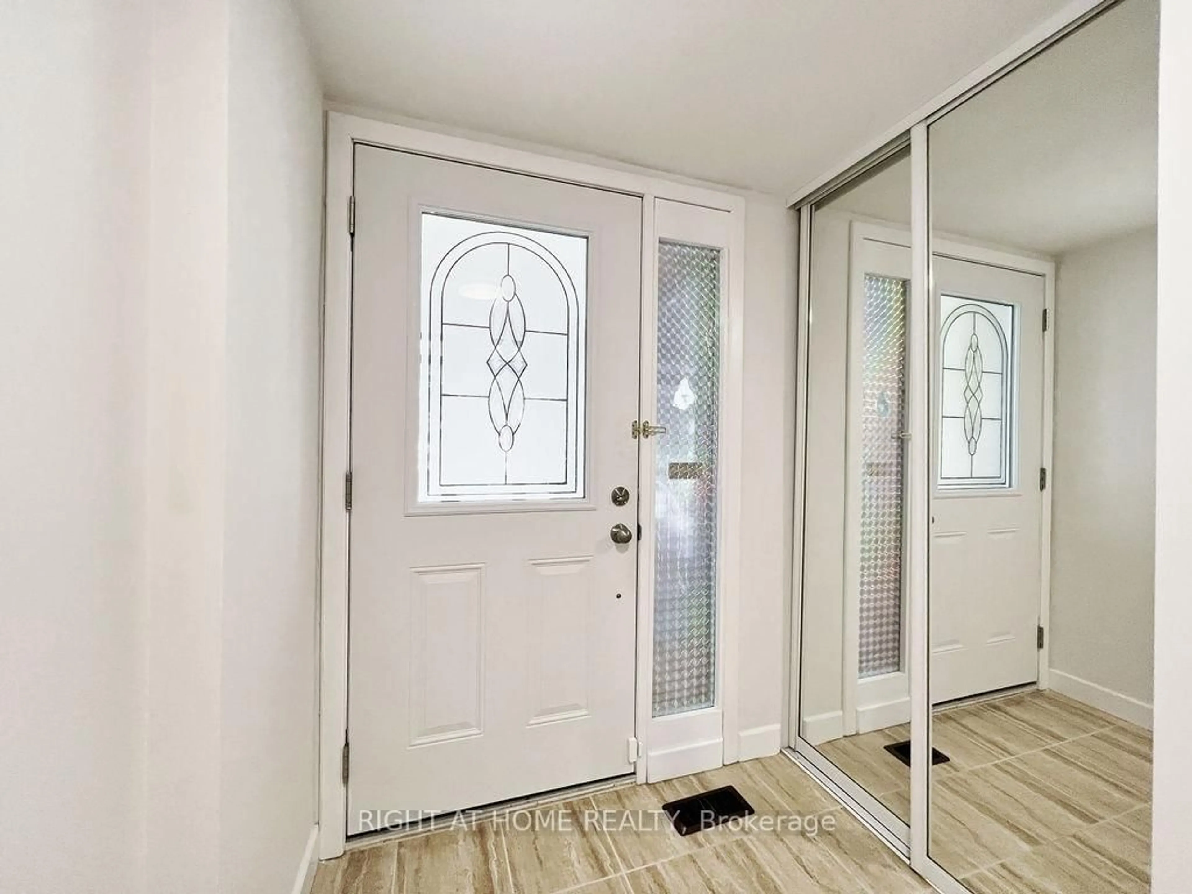 Indoor entryway for 37 Becca Hall Tr, Toronto Ontario M1V 2T7