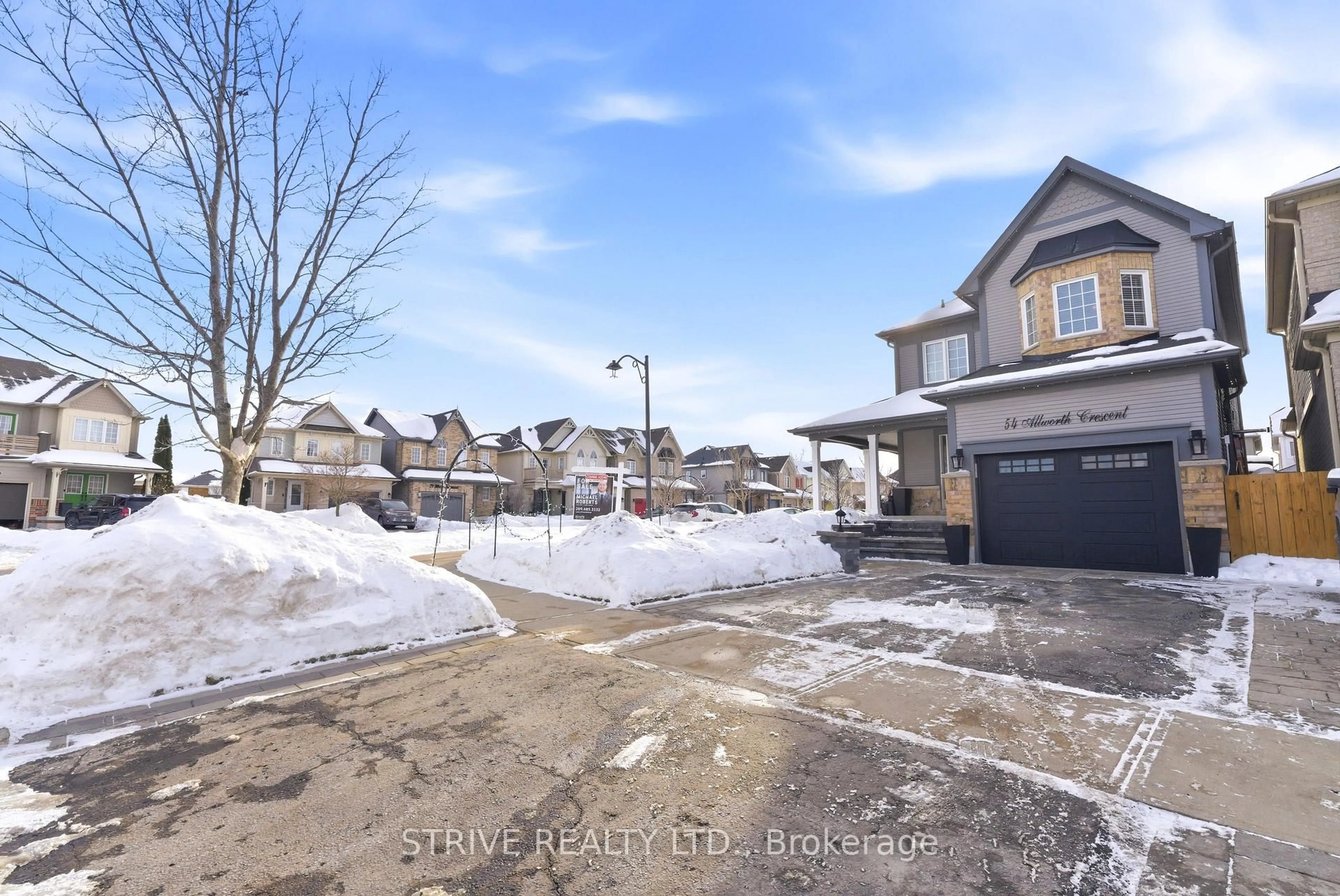 A pic from outside/outdoor area/front of a property/back of a property/a pic from drone, street for 54 Allworth Cres, Clarington Ontario L1C 0B3