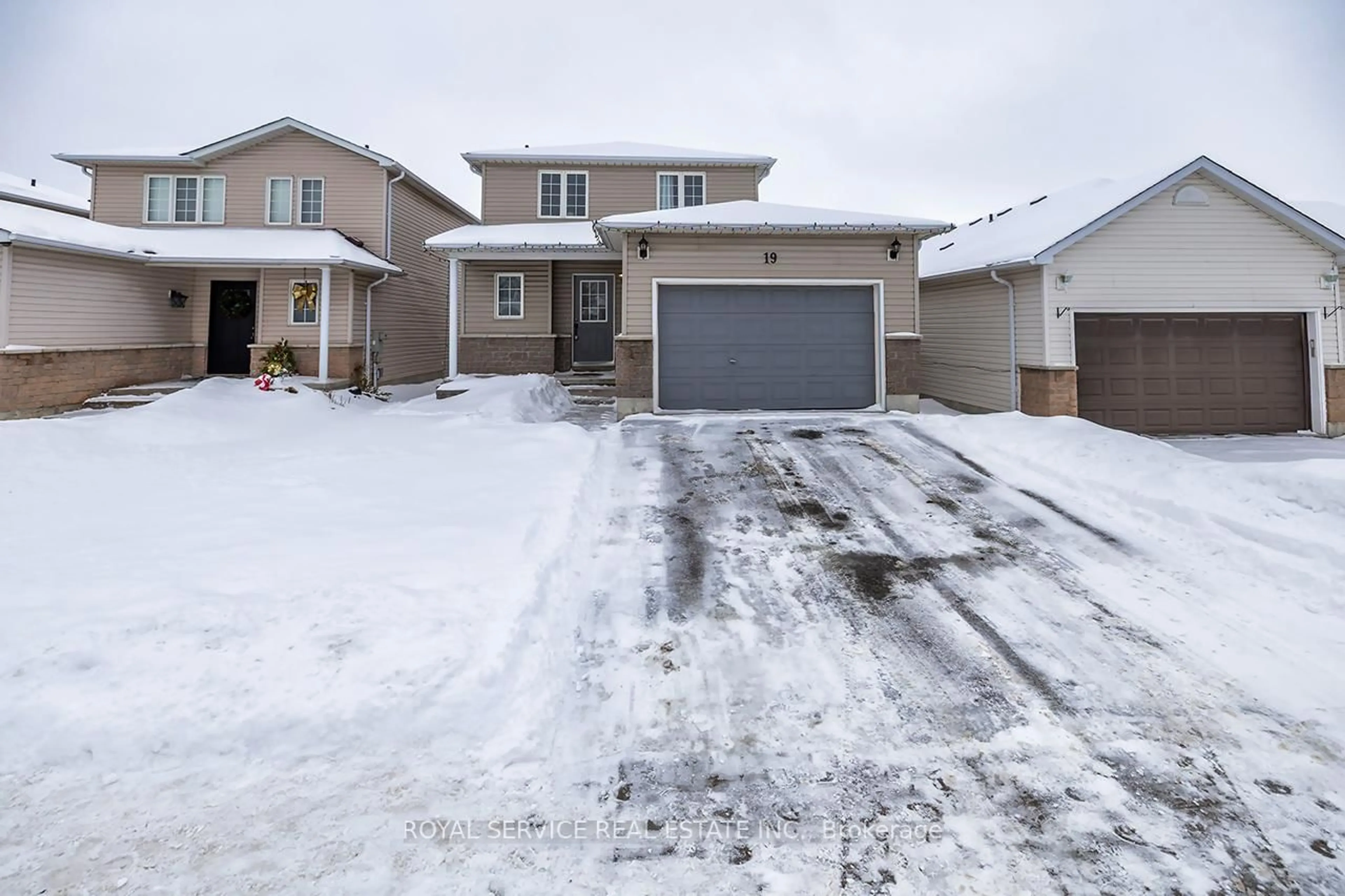 A pic from outside/outdoor area/front of a property/back of a property/a pic from drone, street for 19 Brooking St, Clarington Ontario L1C 5J3