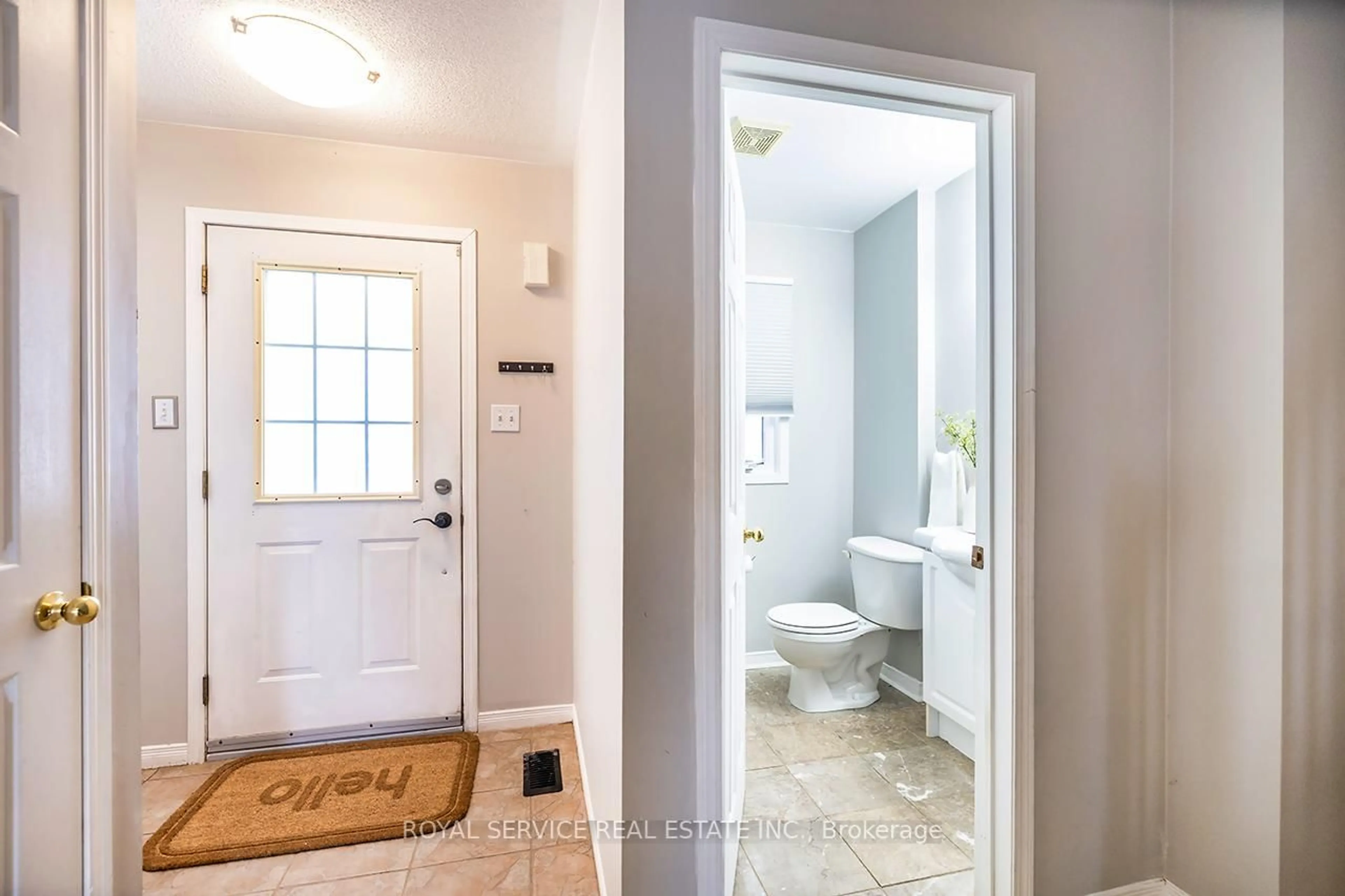 Indoor entryway for 19 Brooking St, Clarington Ontario L1C 5J3