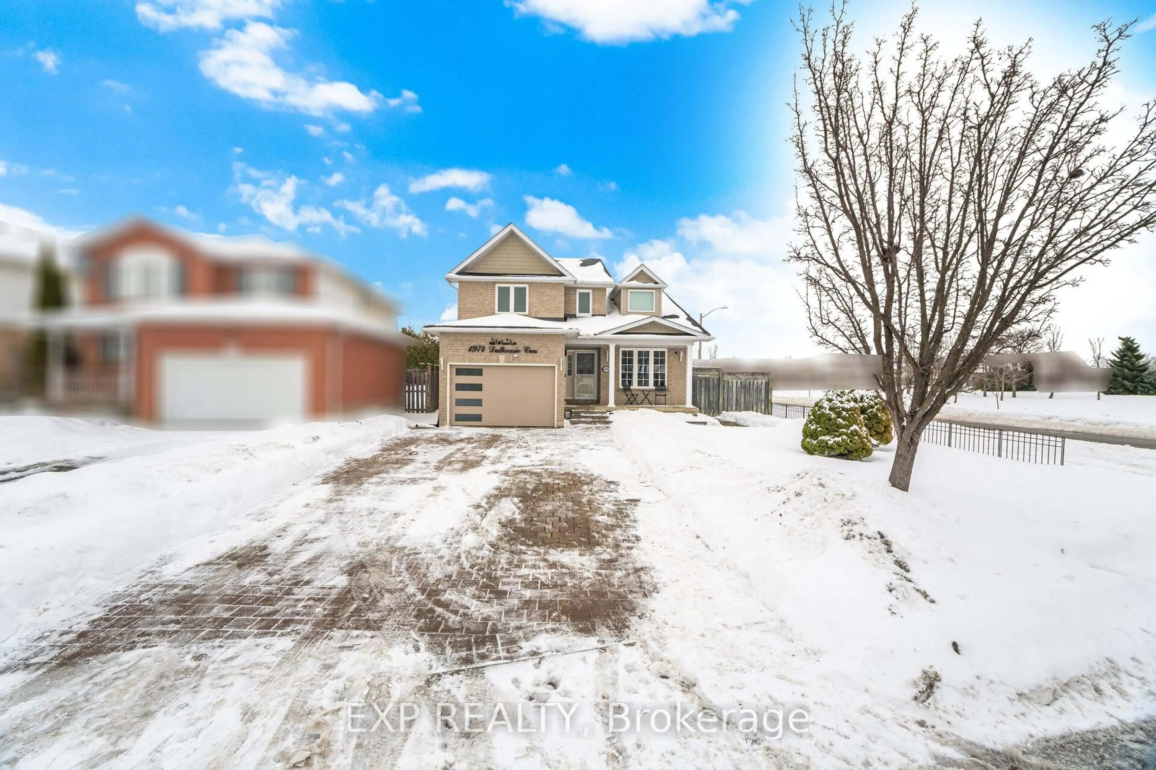 A pic from outside/outdoor area/front of a property/back of a property/a pic from drone, street for 1974 Dalhousie Cres, Oshawa Ontario L1G 8C3