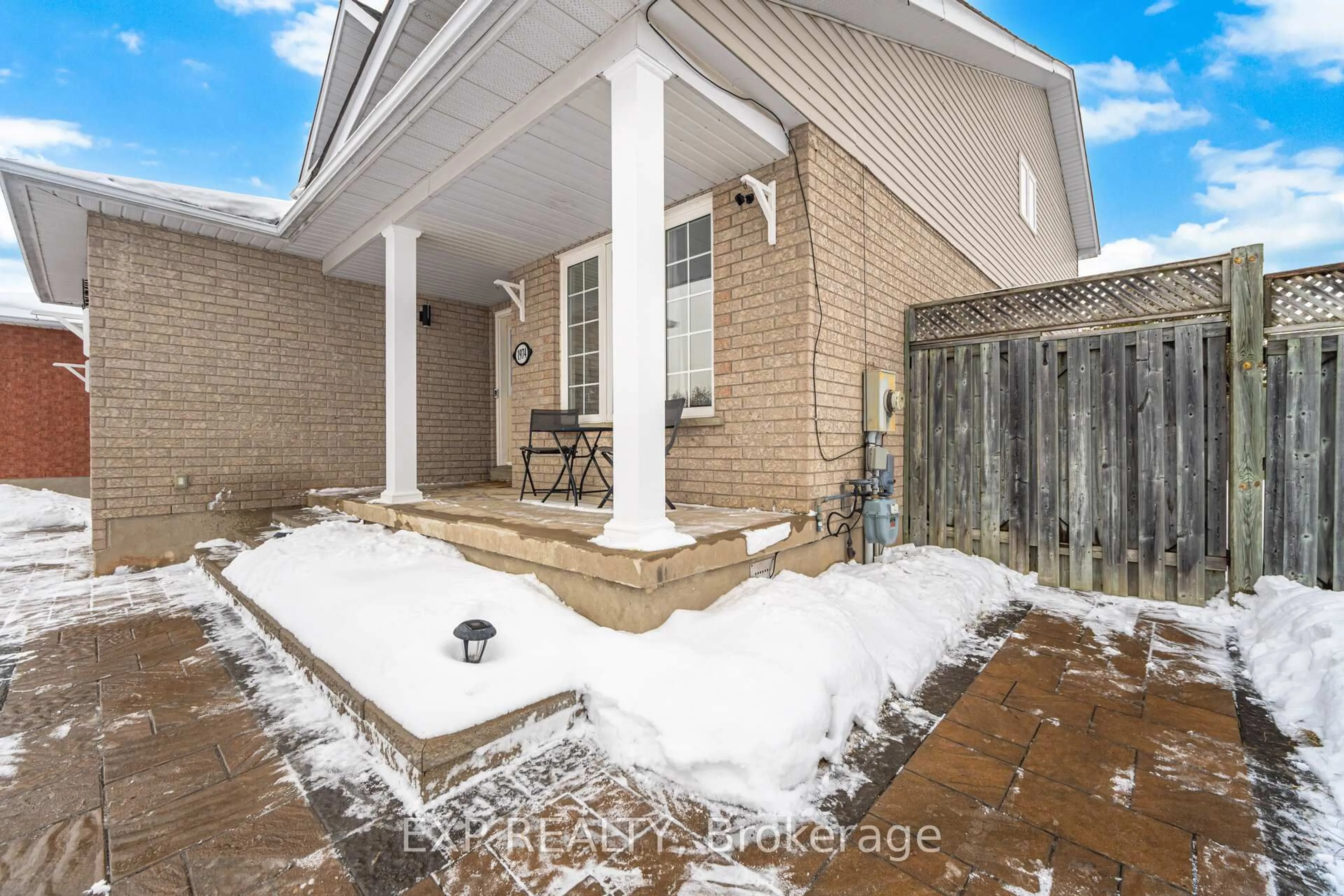 Unknown for 1974 Dalhousie Cres, Oshawa Ontario L1G 8C3