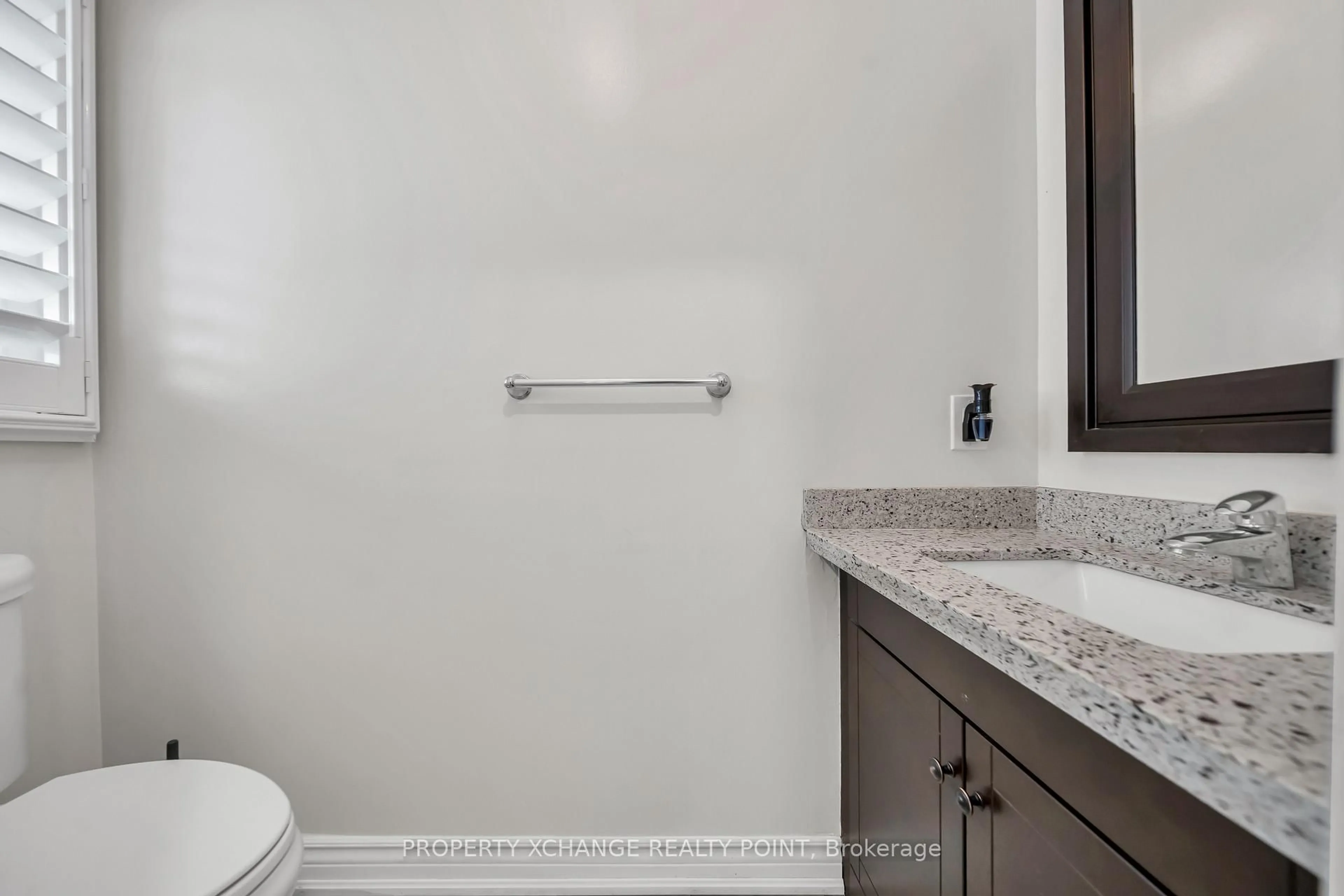 Standard bathroom, unknown for 12 Waverly St, Oshawa Ontario L1J 5T7