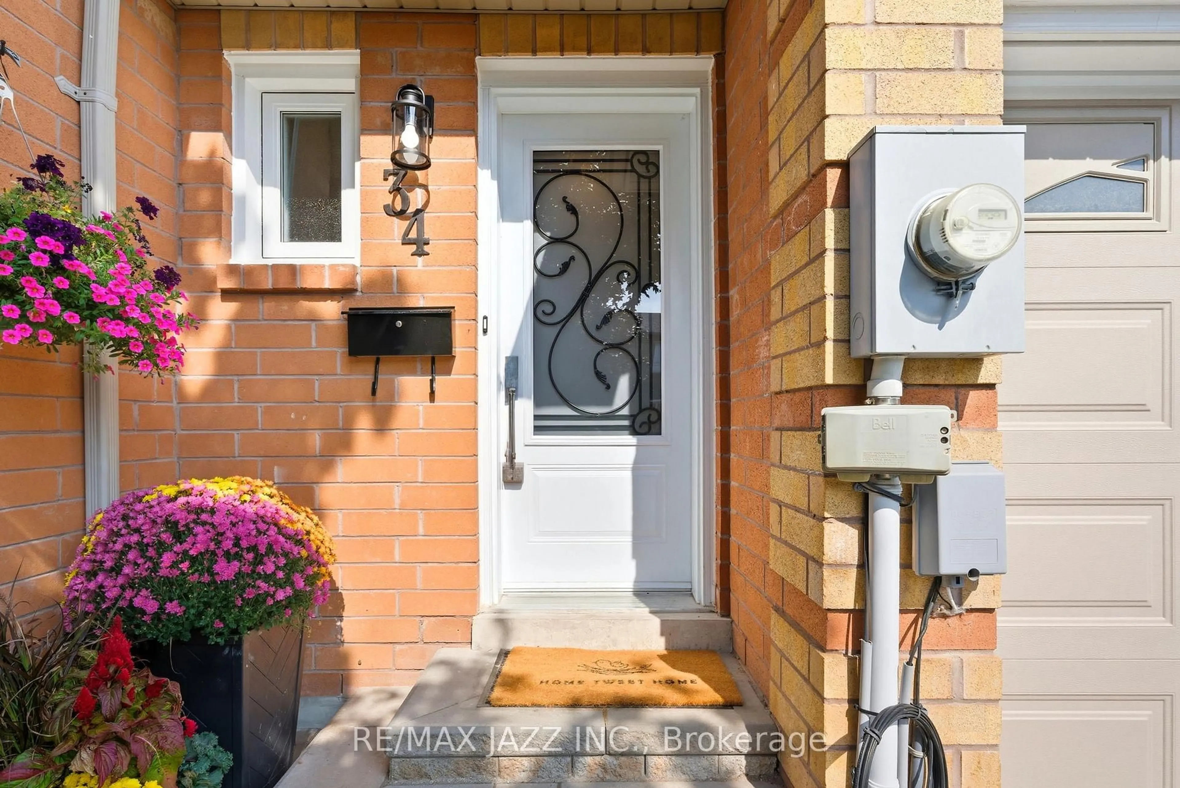 Indoor entryway for 811 Wilson Rd #34, Oshawa Ontario L1G 7Z5
