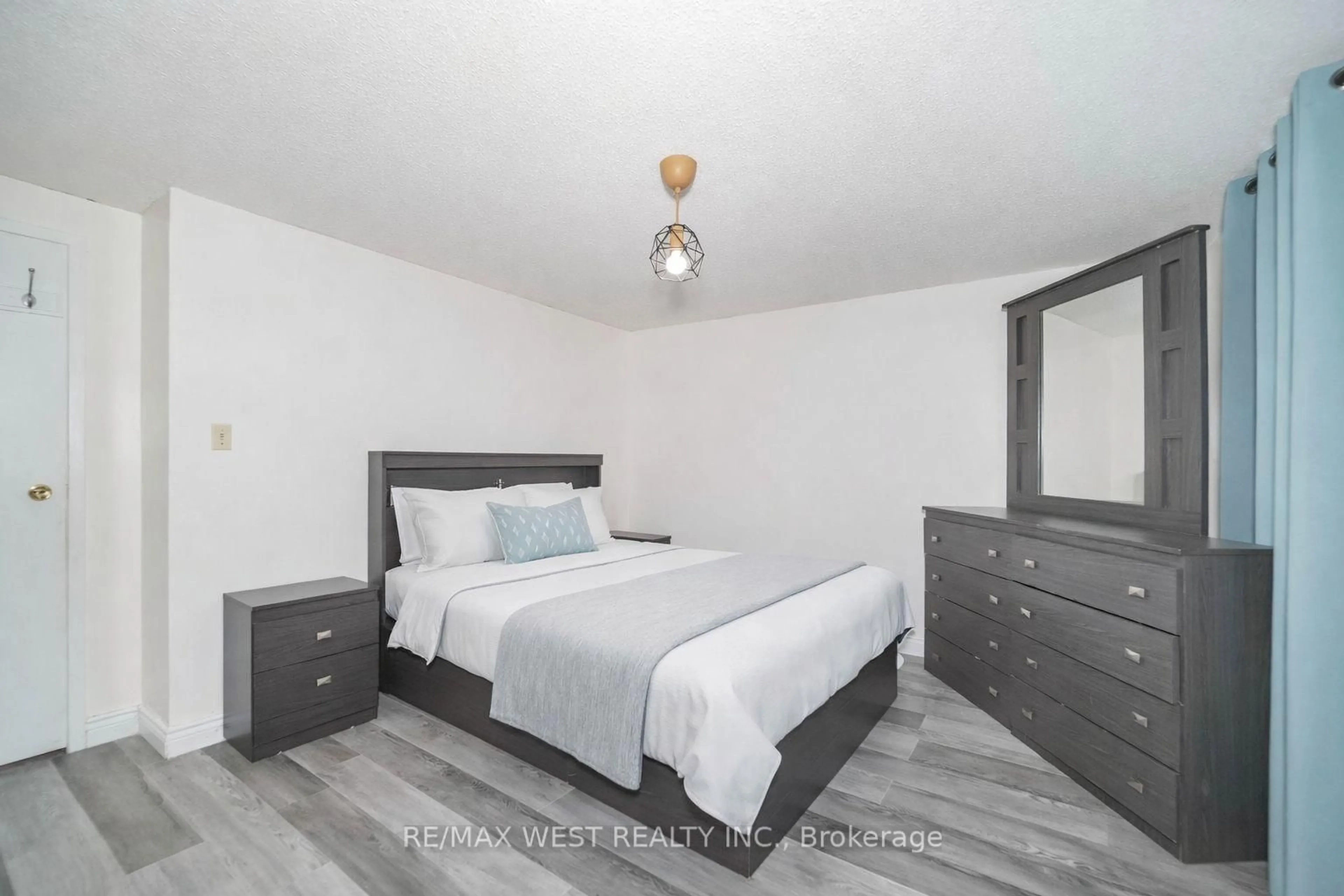 Bedroom with bed, unknown for 114 Courtlands Dr, Toronto Ontario M1B 4M7
