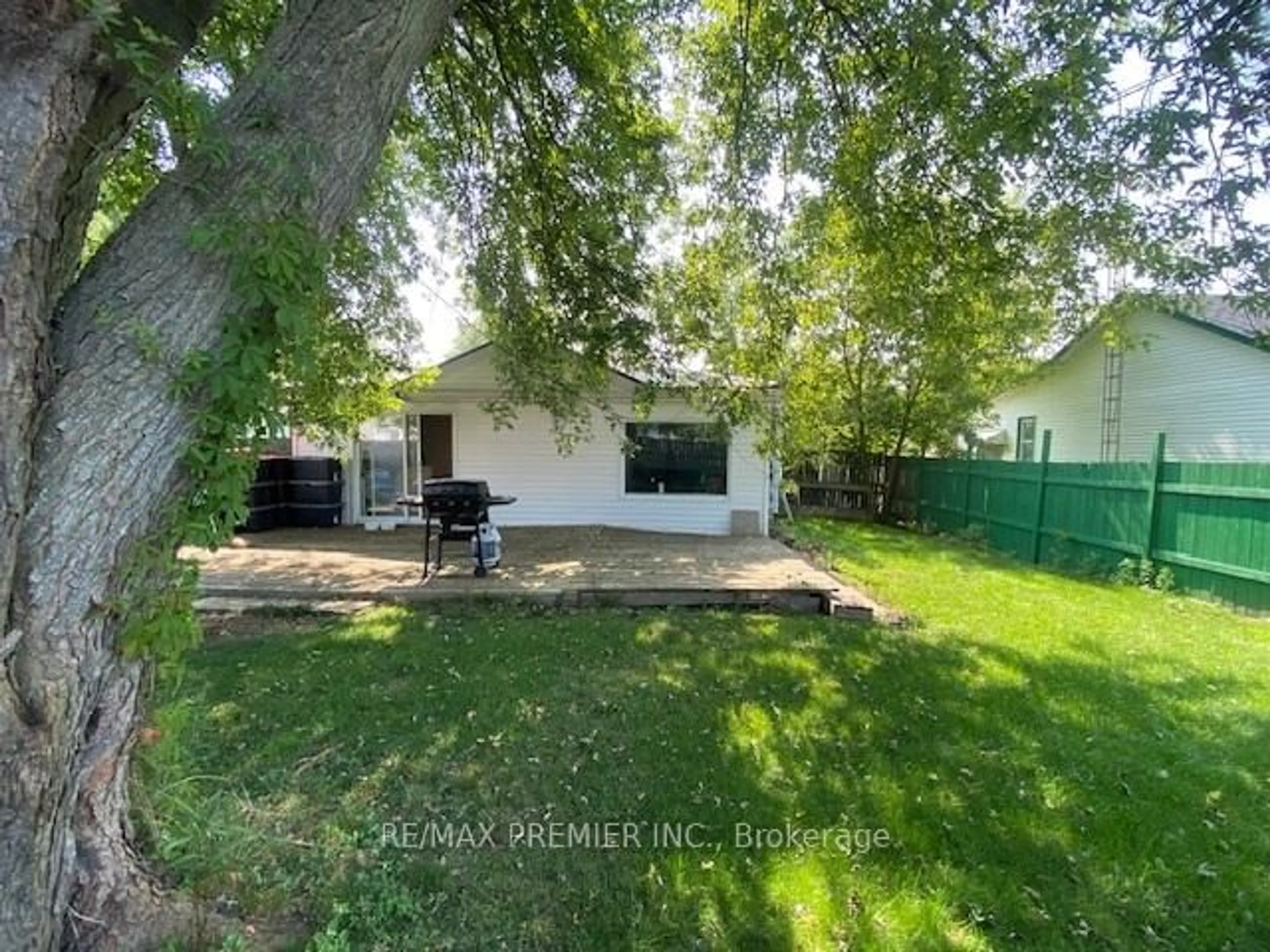 A pic from outside/outdoor area/front of a property/back of a property/a pic from drone, unknown for 2462 Rundle Rd, Clarington Ontario L1C 3K7