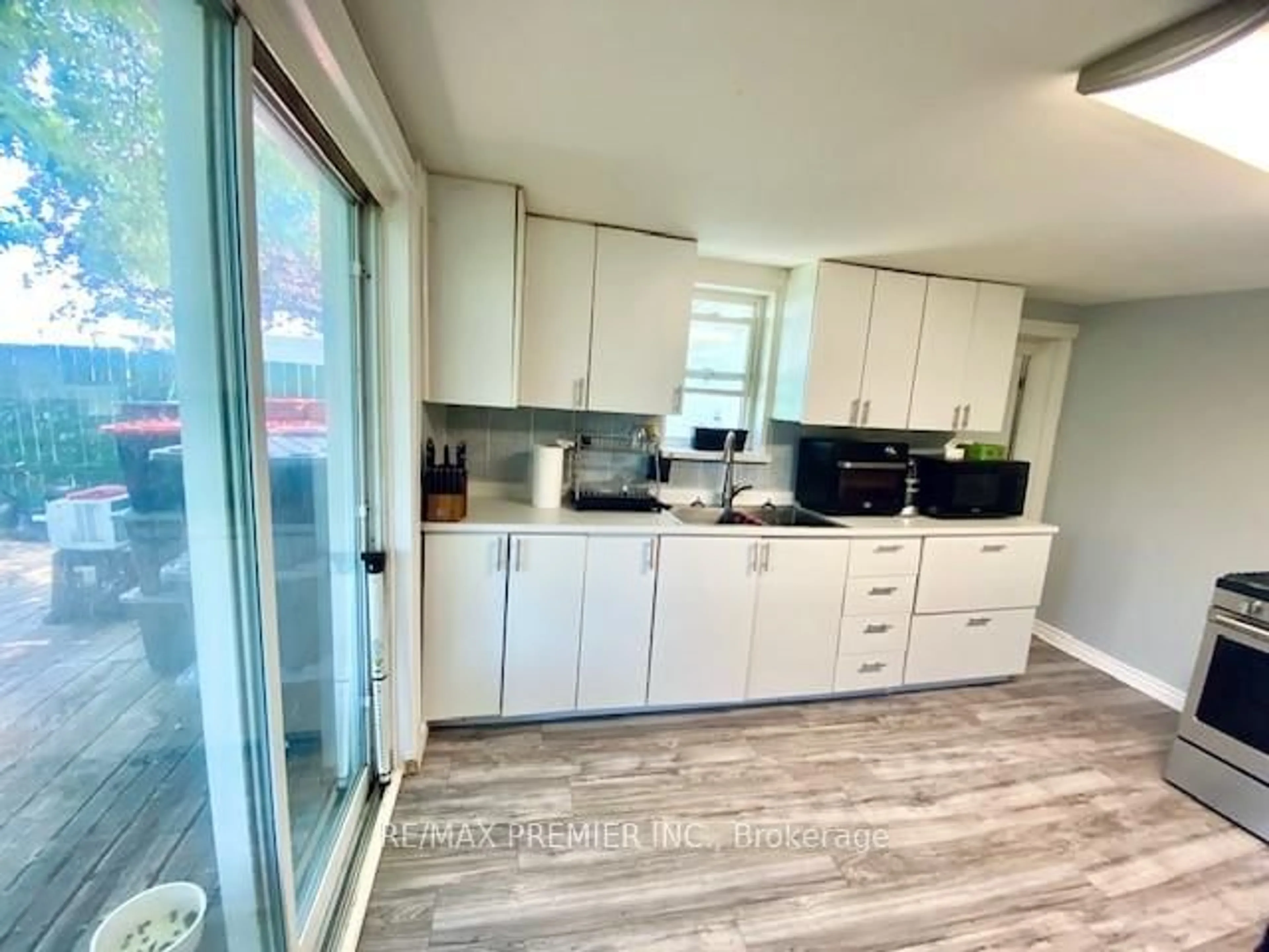 Open concept kitchen, unknown for 2462 Rundle Rd, Clarington Ontario L1C 3K7