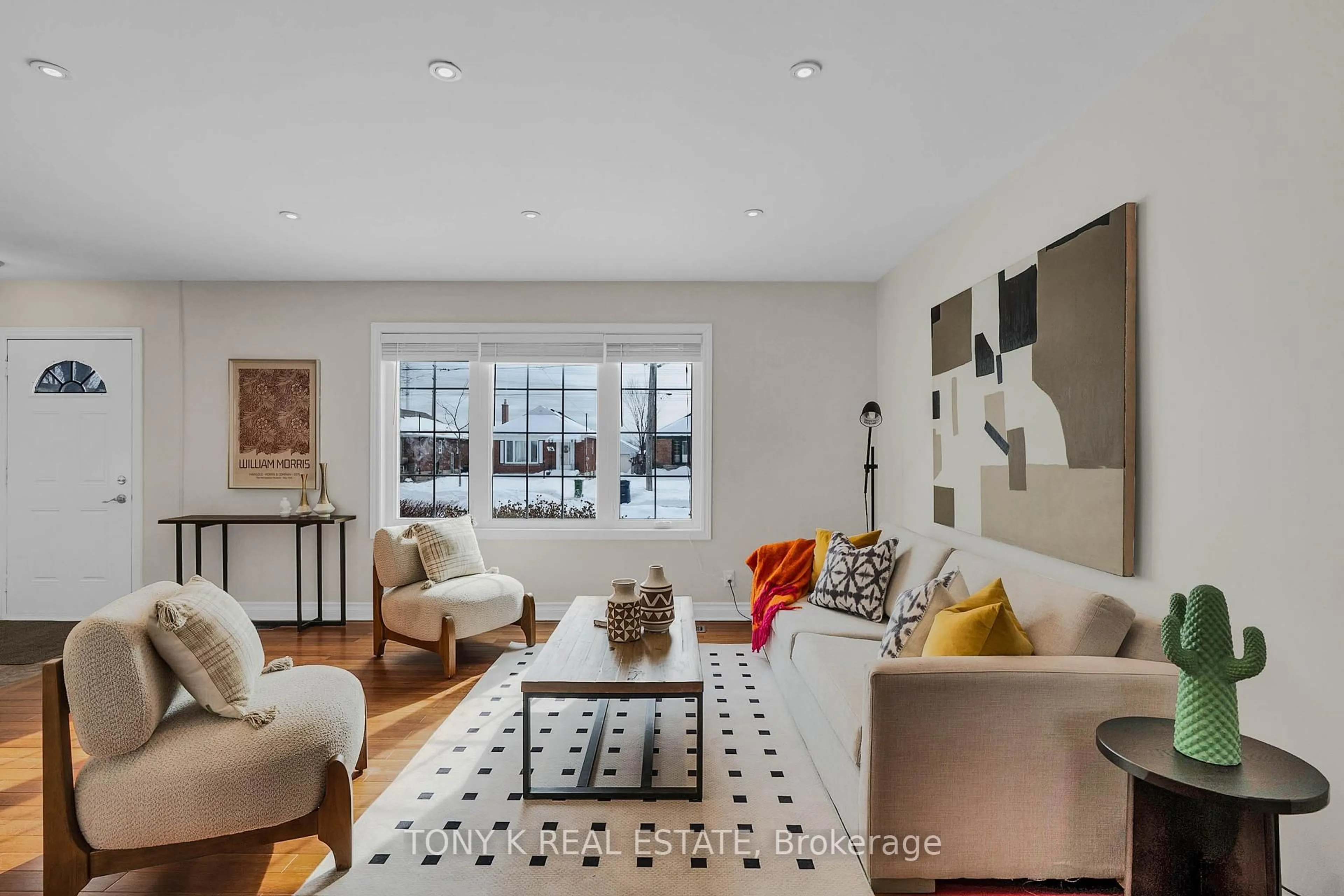 Living room with furniture, unknown for 20 Singleton Rd, Toronto Ontario M1R 1H9