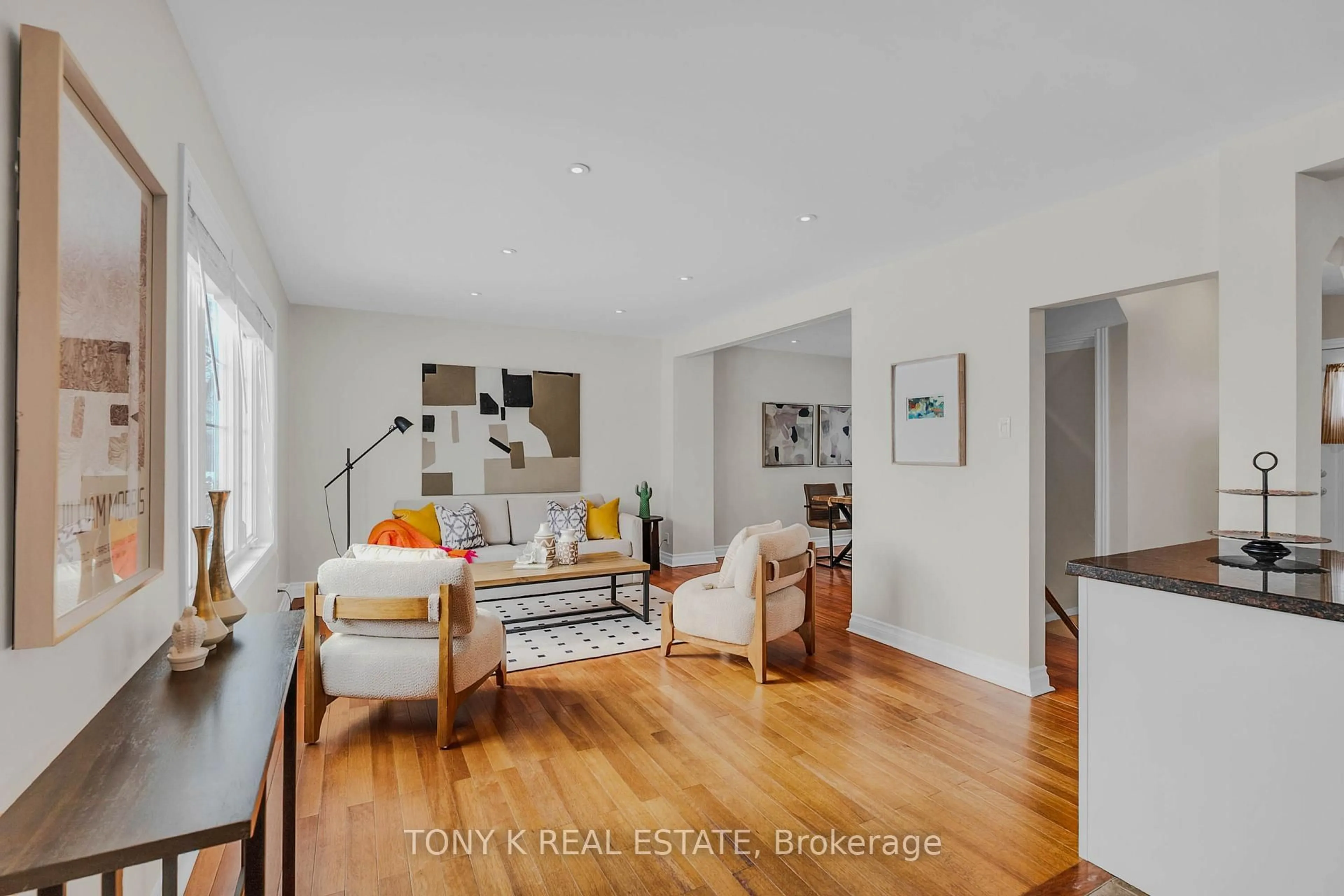 Living room with furniture, unknown for 20 Singleton Rd, Toronto Ontario M1R 1H9