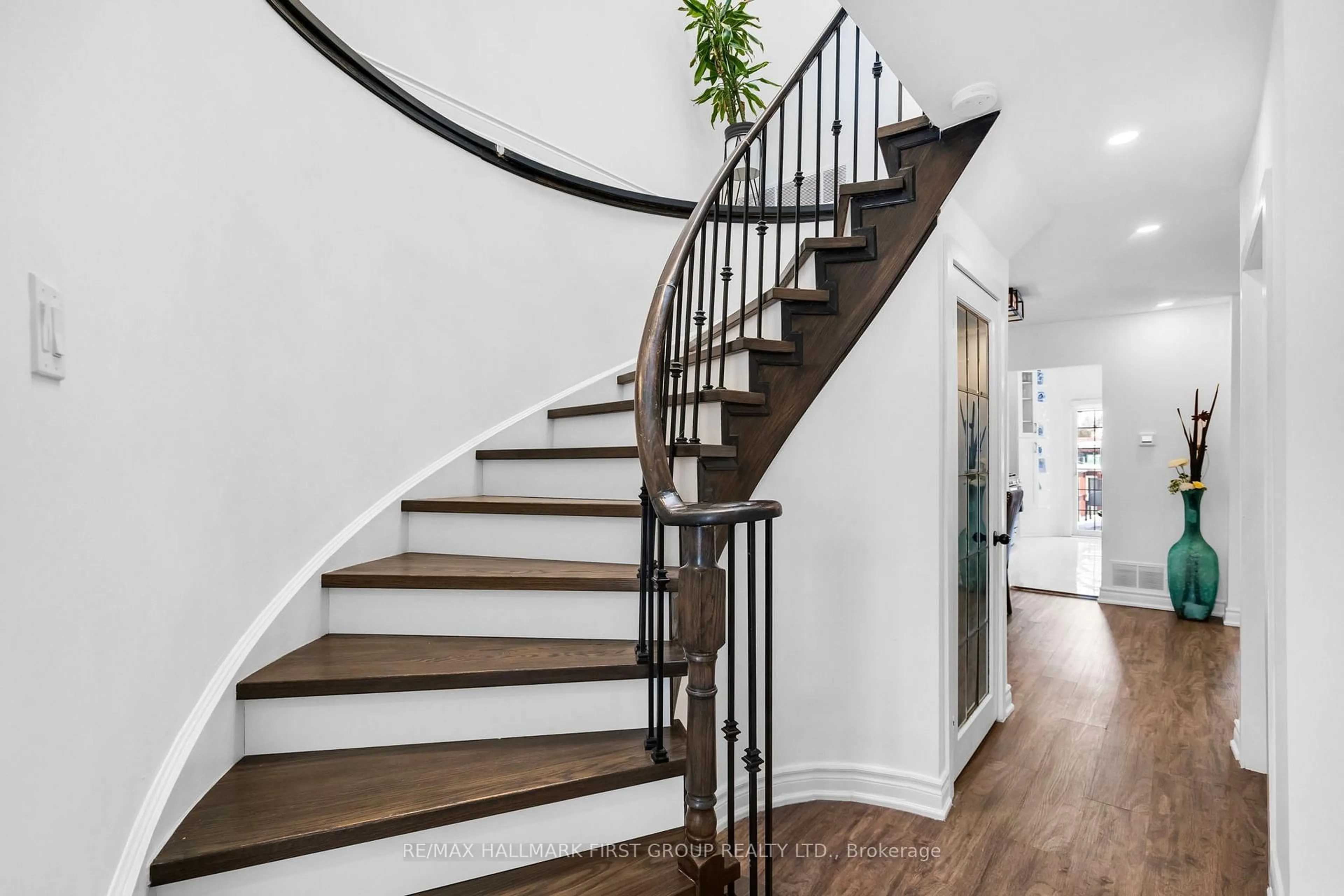Stairs for 99 Turnberry Cres, Clarington Ontario L1E 1B1
