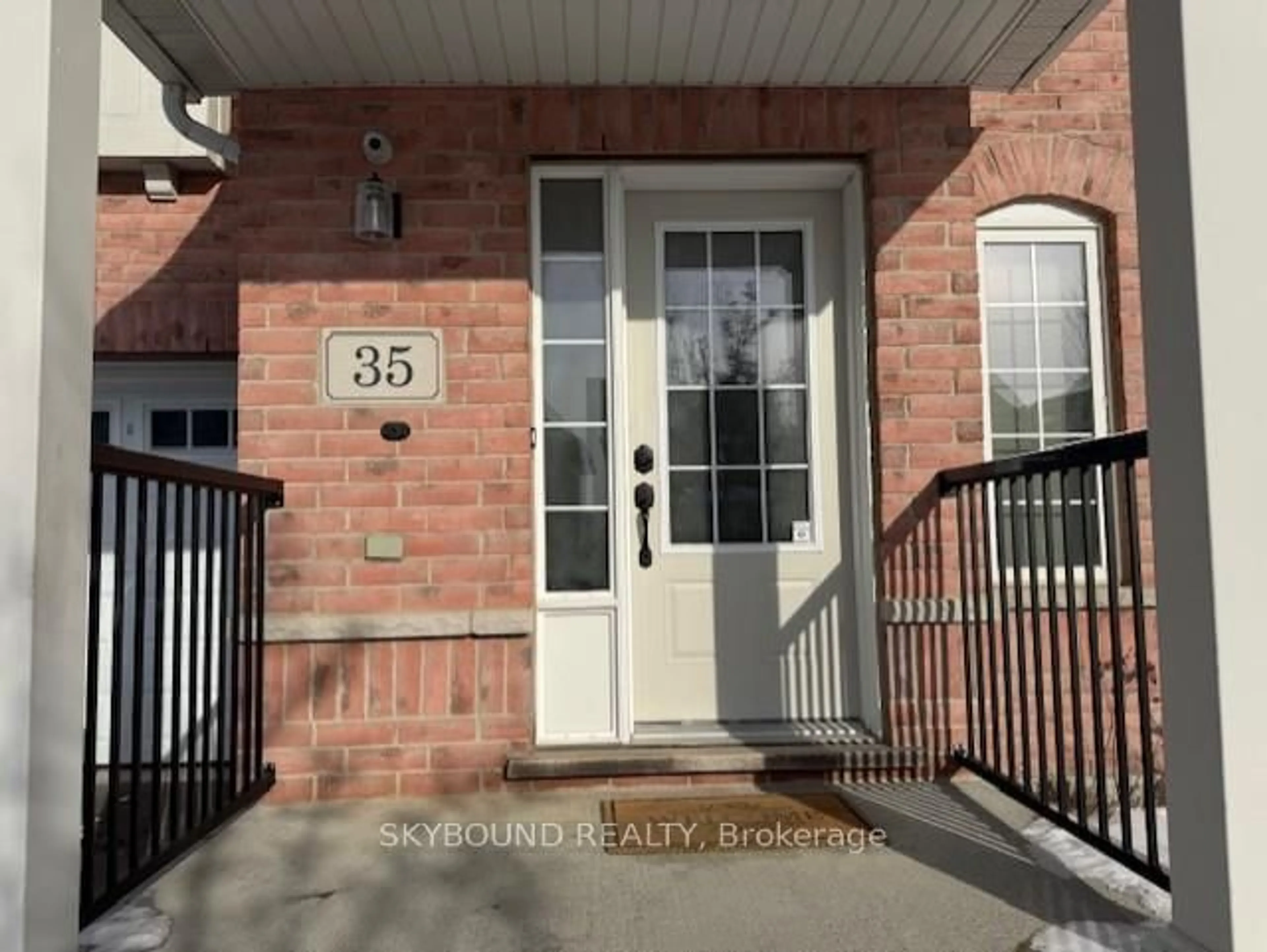 Indoor entryway for 35 Lloydminster Ave, Ajax Ontario L1Z 0N8