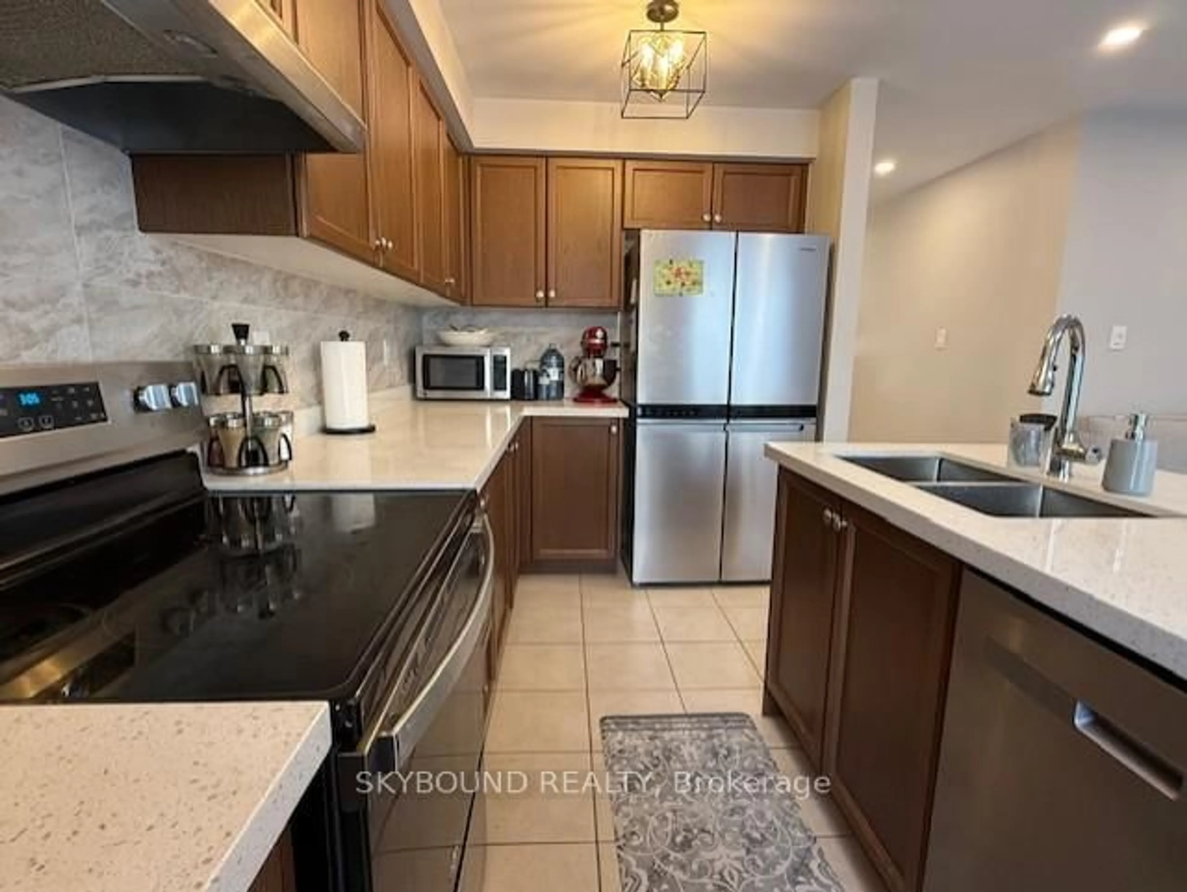 Standard kitchen, unknown for 35 Lloydminster Ave, Ajax Ontario L1Z 0N8