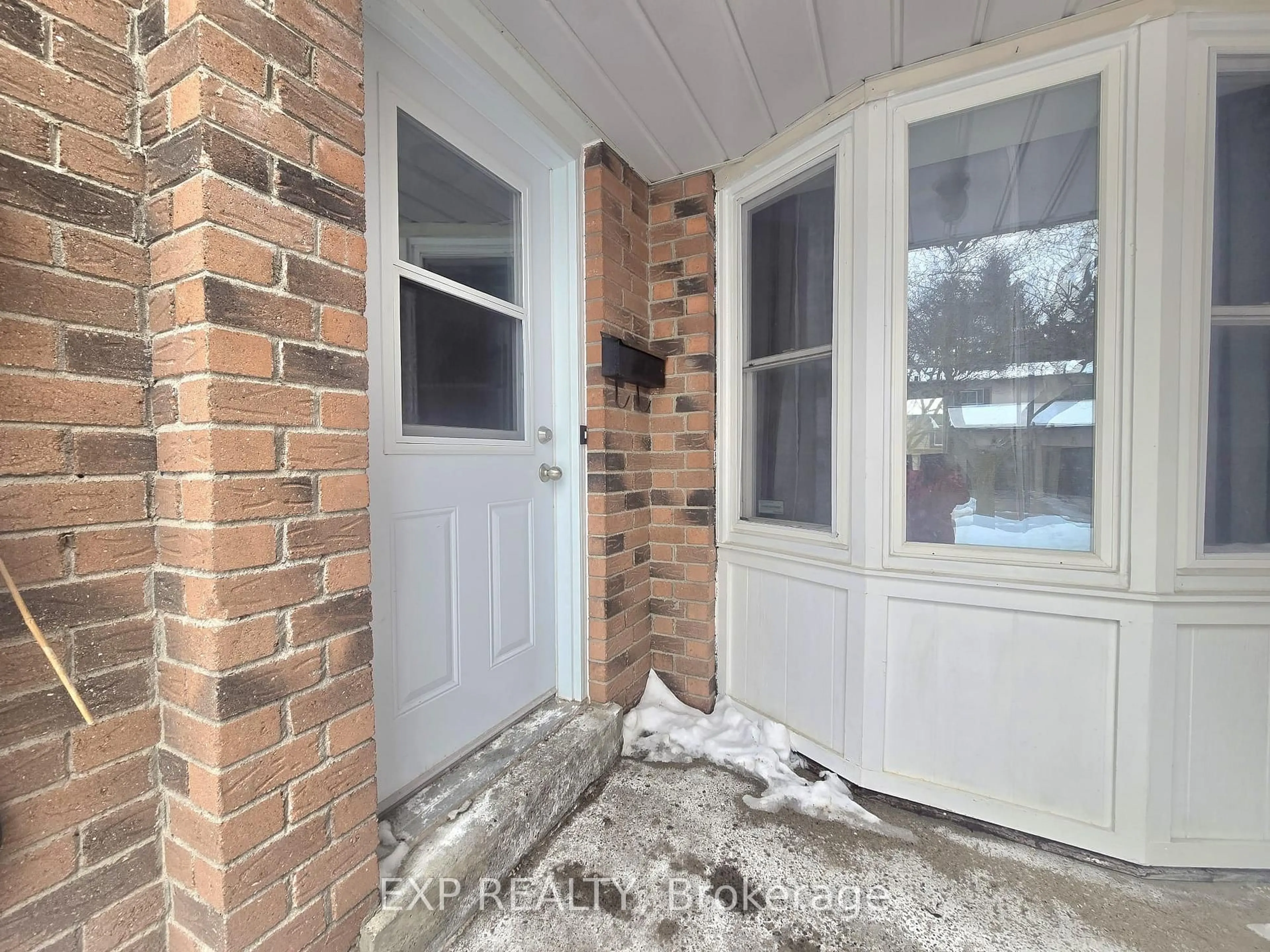 Indoor entryway for 700 Harmony Rd #44, Oshawa Ontario L1K 1S2