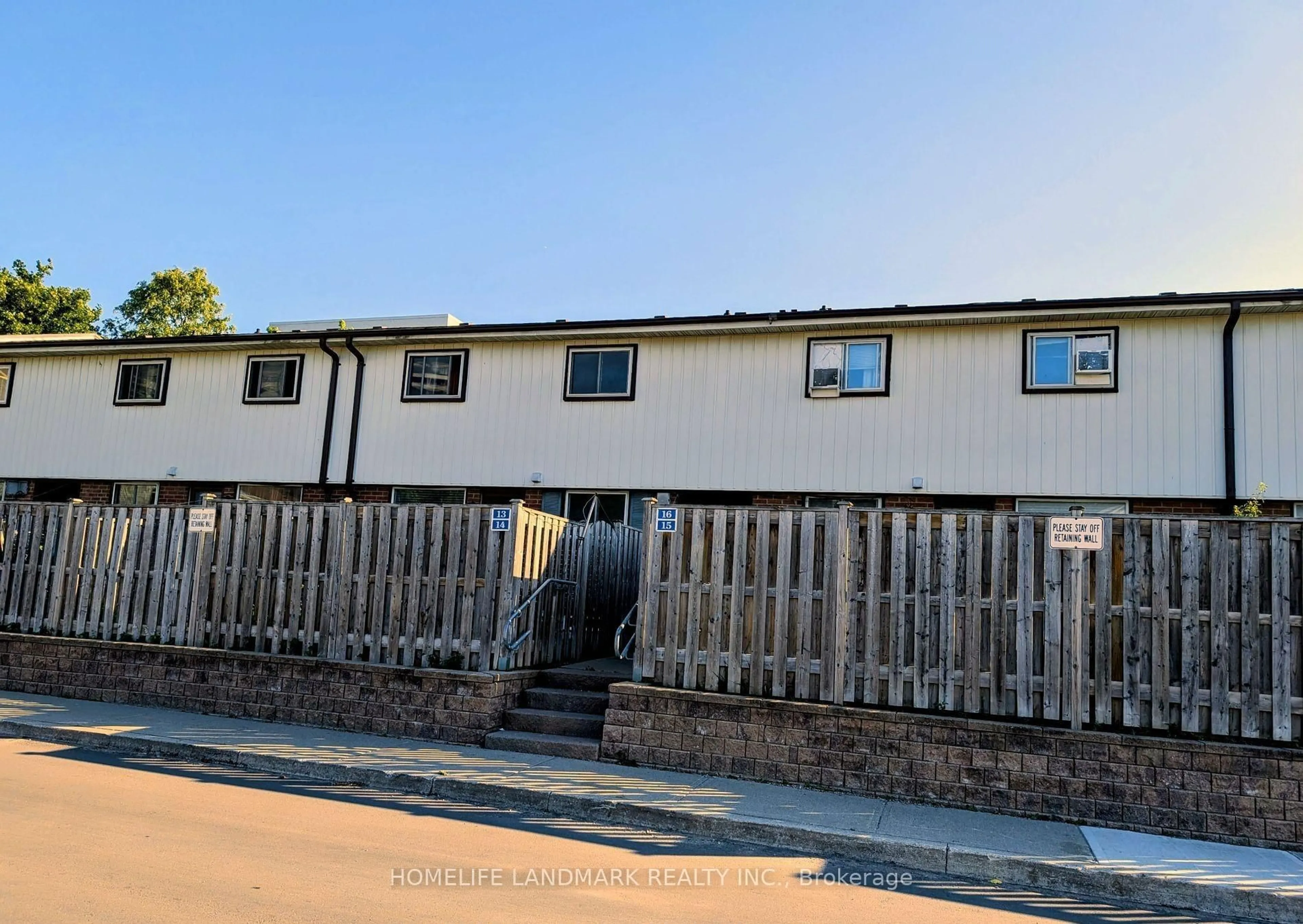 A pic from outside/outdoor area/front of a property/back of a property/a pic from drone, building for 120 Nonquon Rd #15, Oshawa Ontario L1G 7E6
