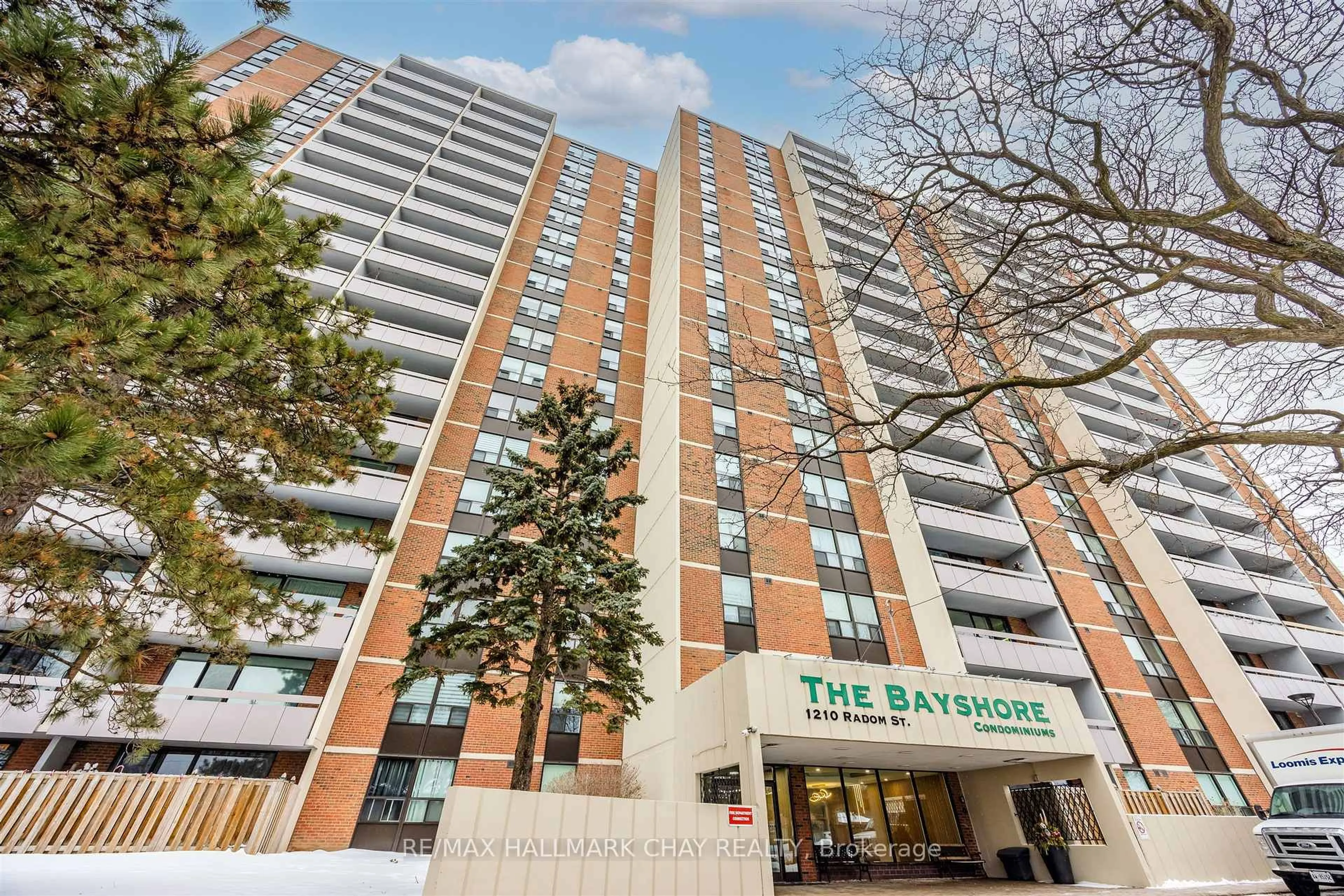 Indoor foyer for 1210 Radom St #208, Pickering Ontario L1W 2Z3