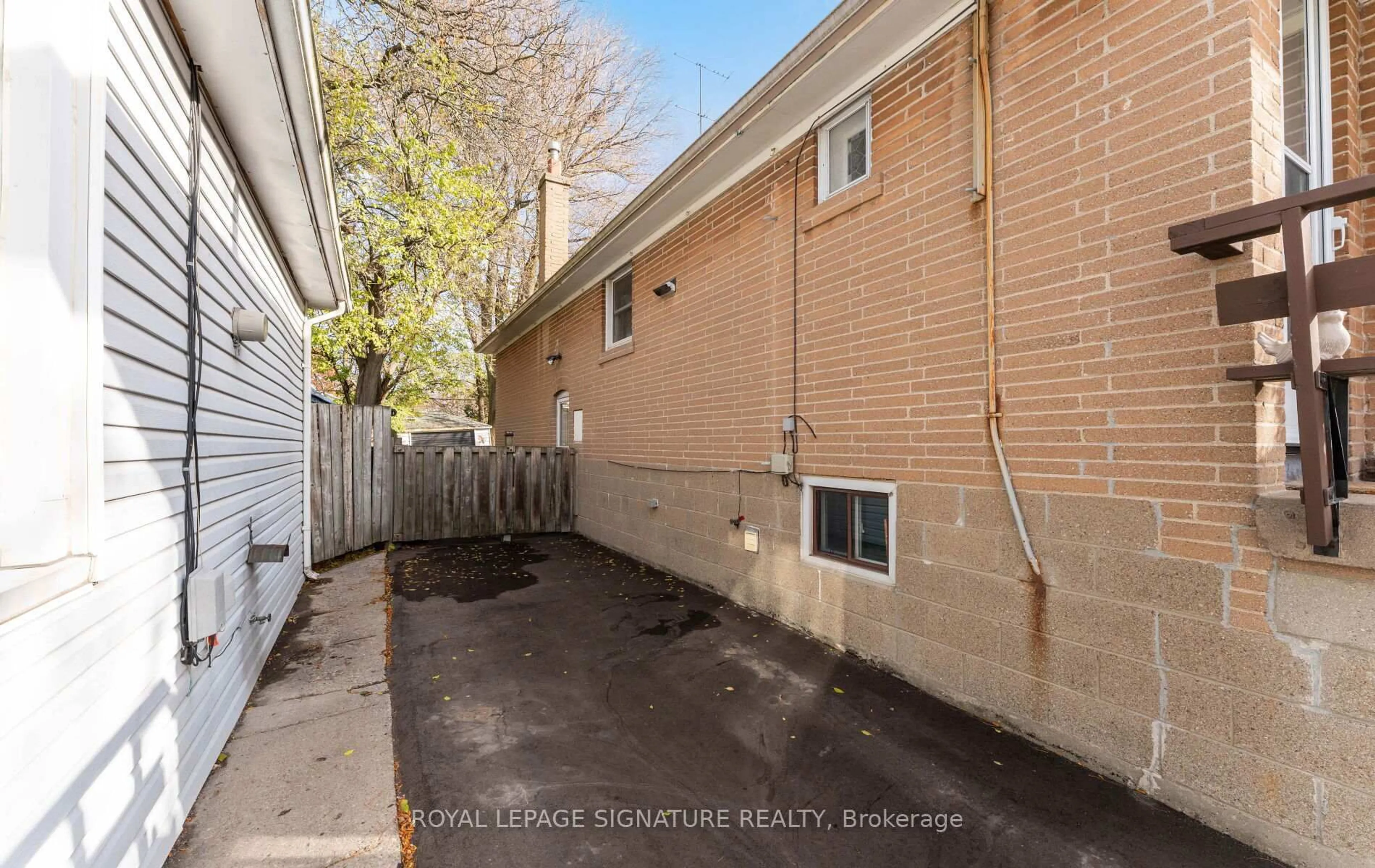 Patio, street for 17 Vanbrugh Ave, Toronto Ontario M1N 3S8