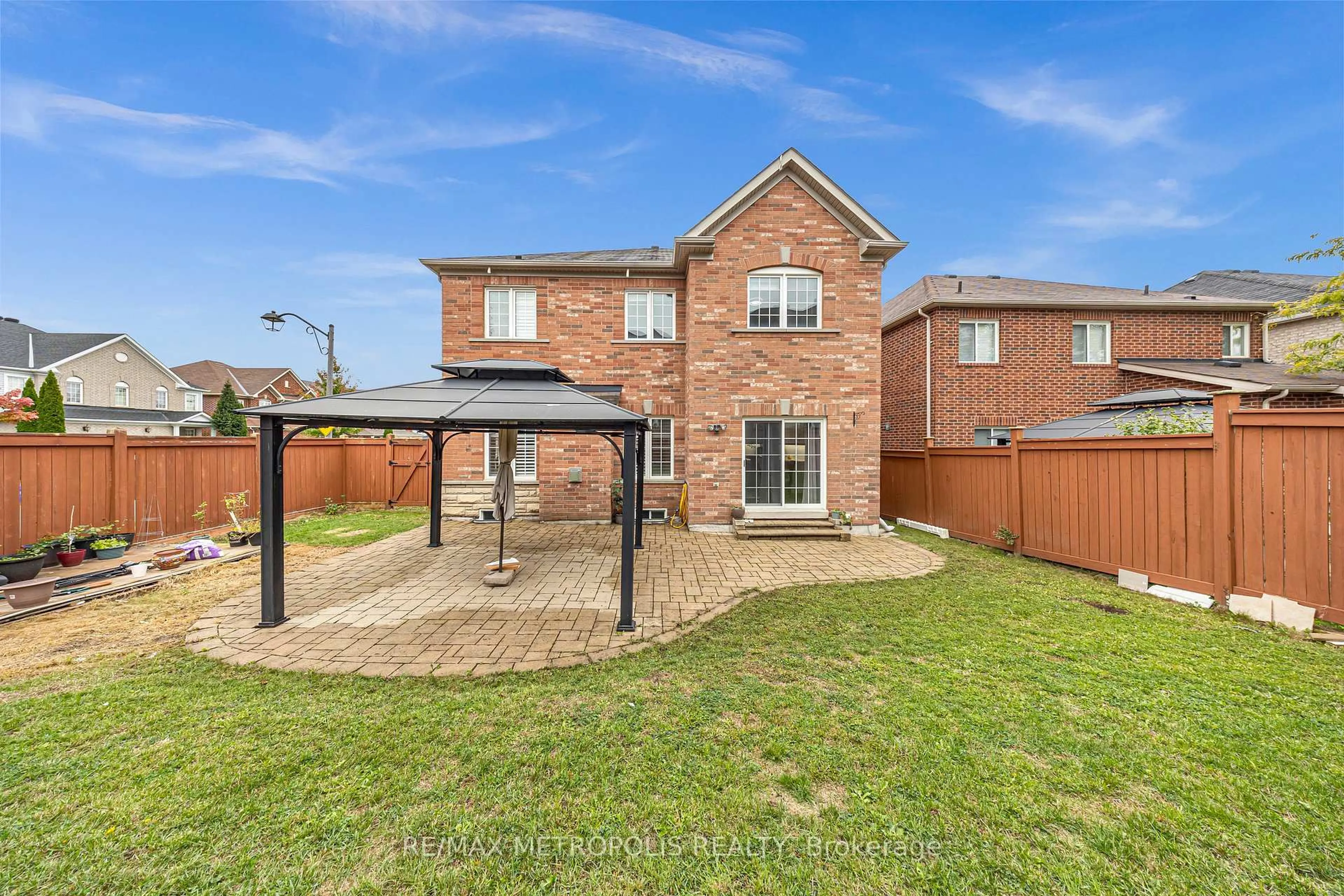 A pic from outside/outdoor area/front of a property/back of a property/a pic from drone, street for 1665 Pennel Dr, Oshawa Ontario L1K 0K2