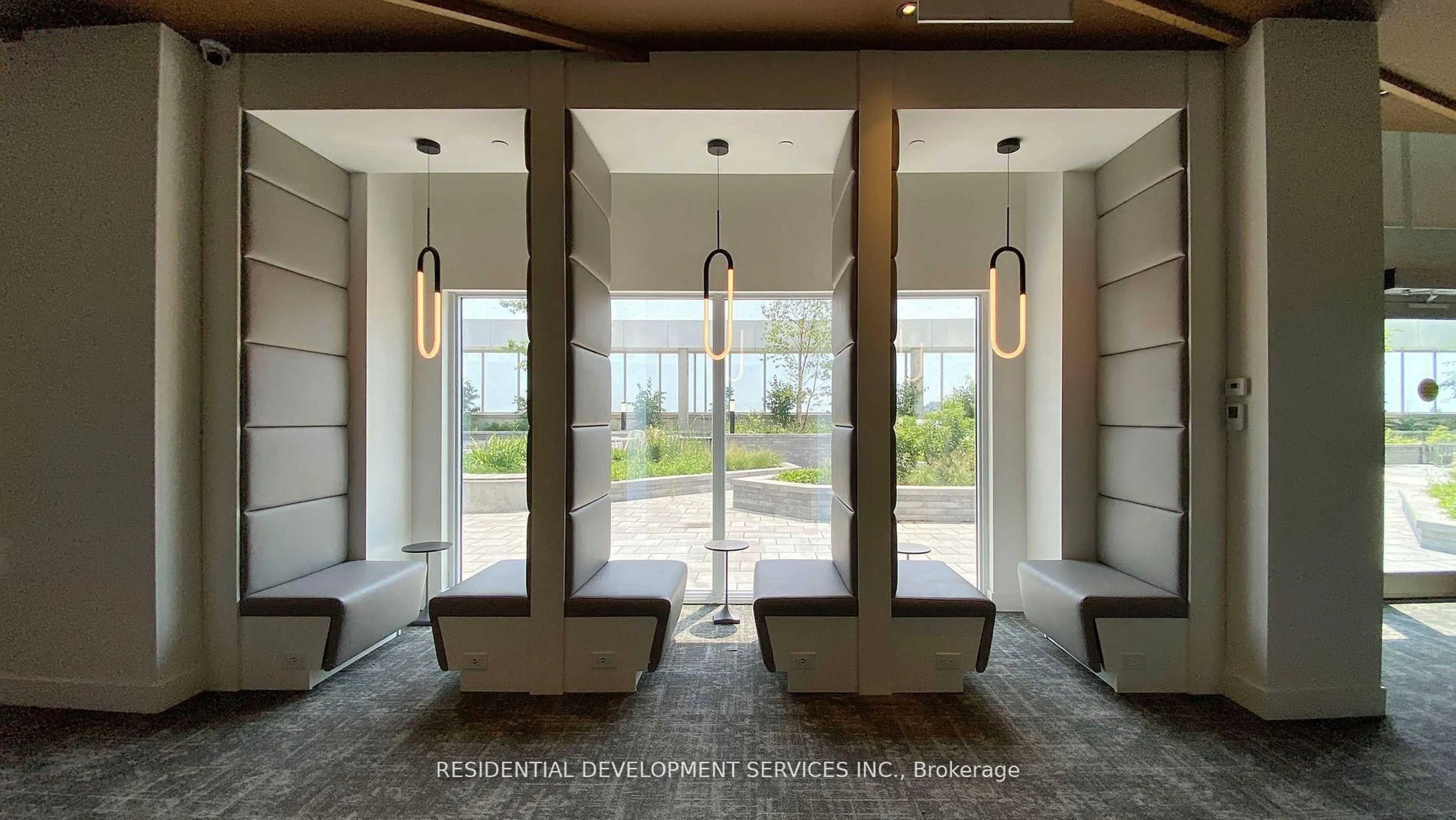 Indoor foyer for 2033 Kennedy Rd #1709, Toronto Ontario M1T 0B8