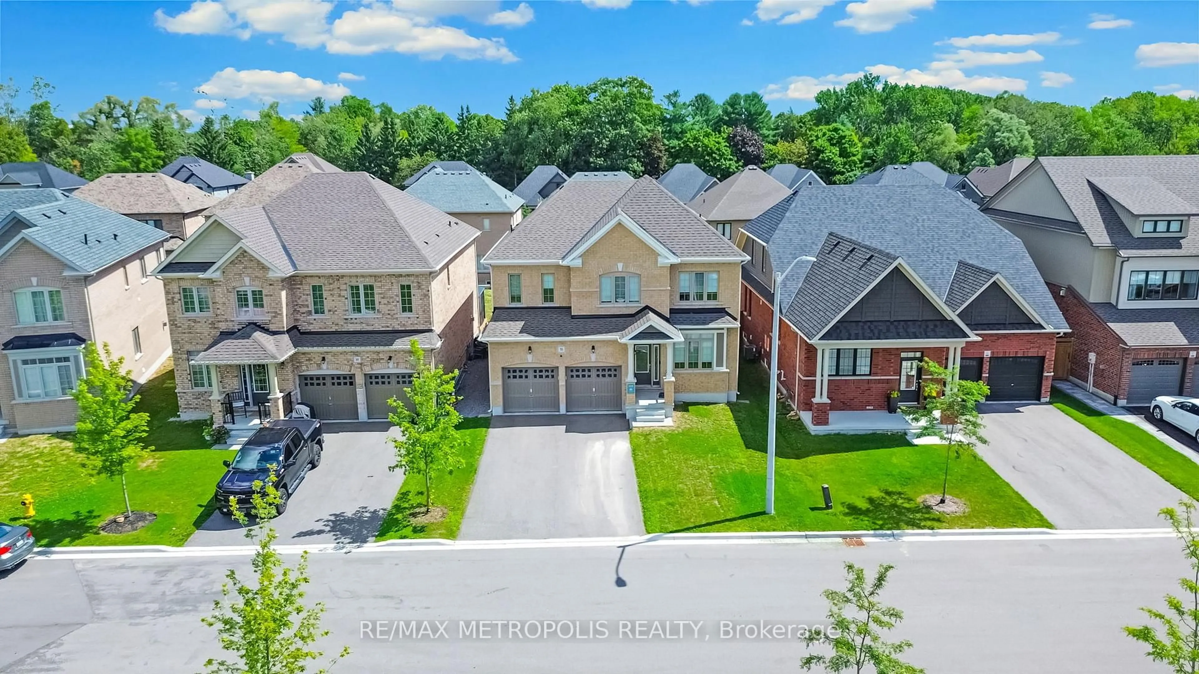 A pic from outside/outdoor area/front of a property/back of a property/a pic from drone, street for 15 Douglas Kemp Cres, Clarington Ontario L1C 7E3