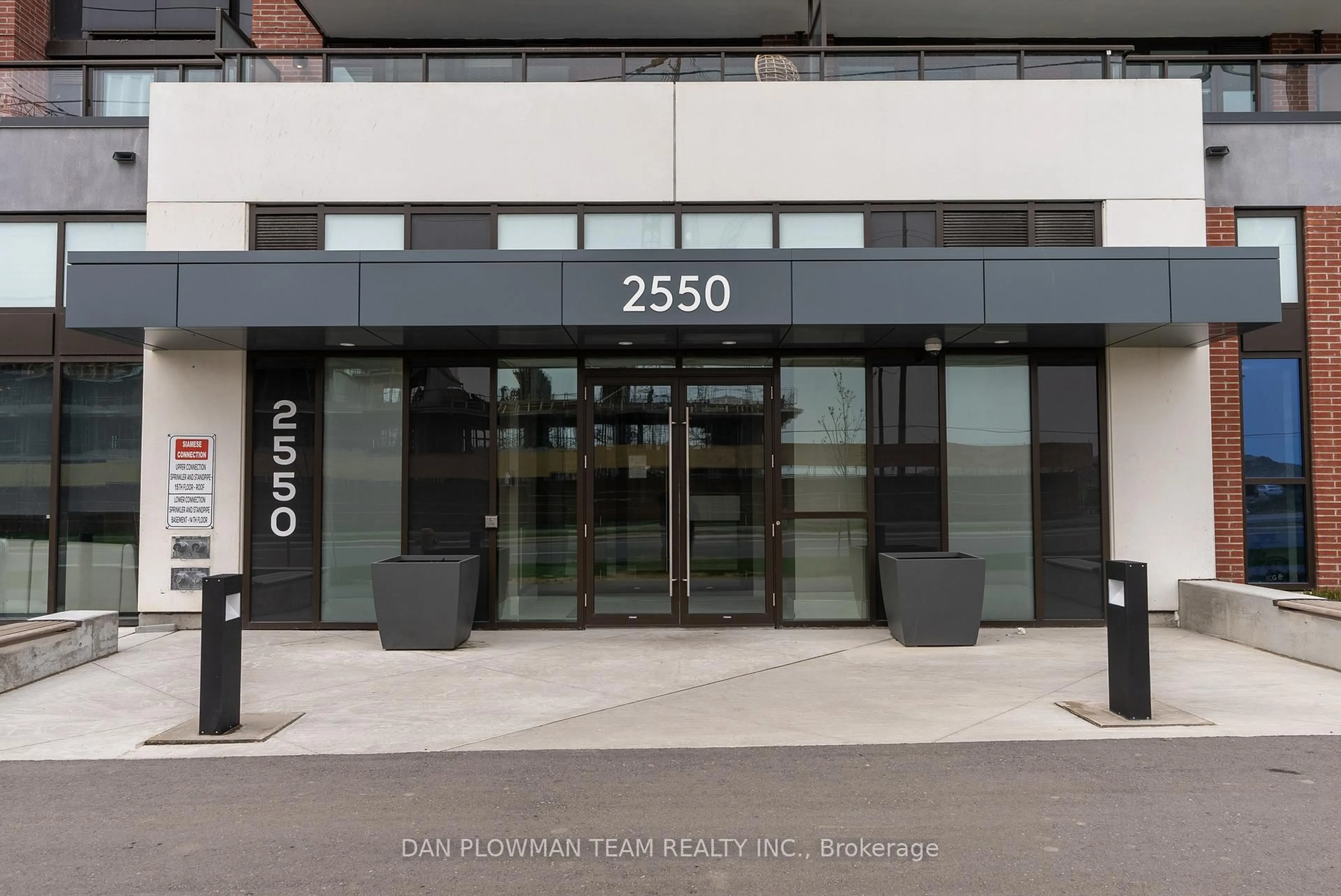 Indoor foyer for 2550 Simcoe St #1121, Oshawa Ontario L1R 0R5