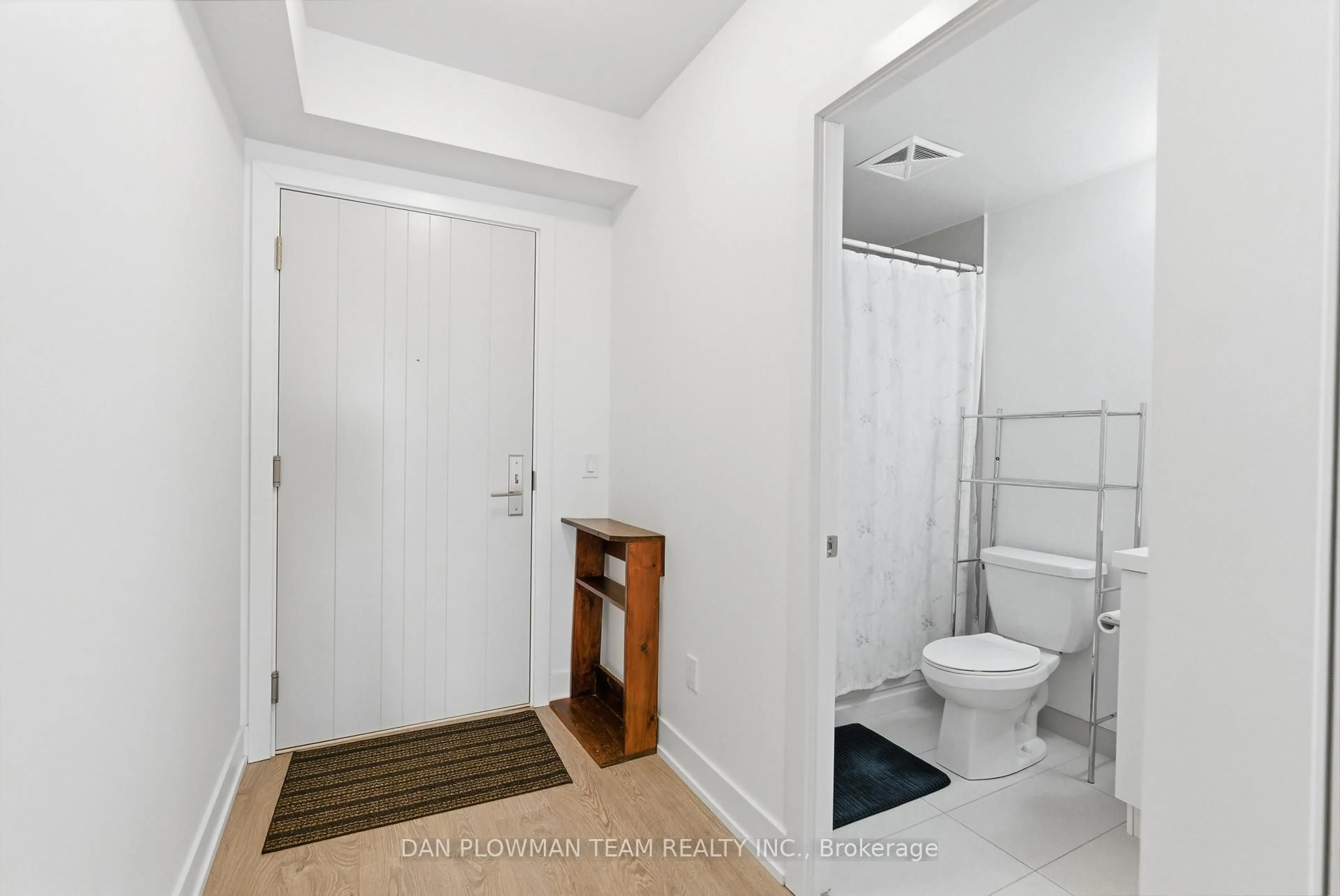 Standard bathroom, unknown for 2550 Simcoe St #1121, Oshawa Ontario L1R 0R5