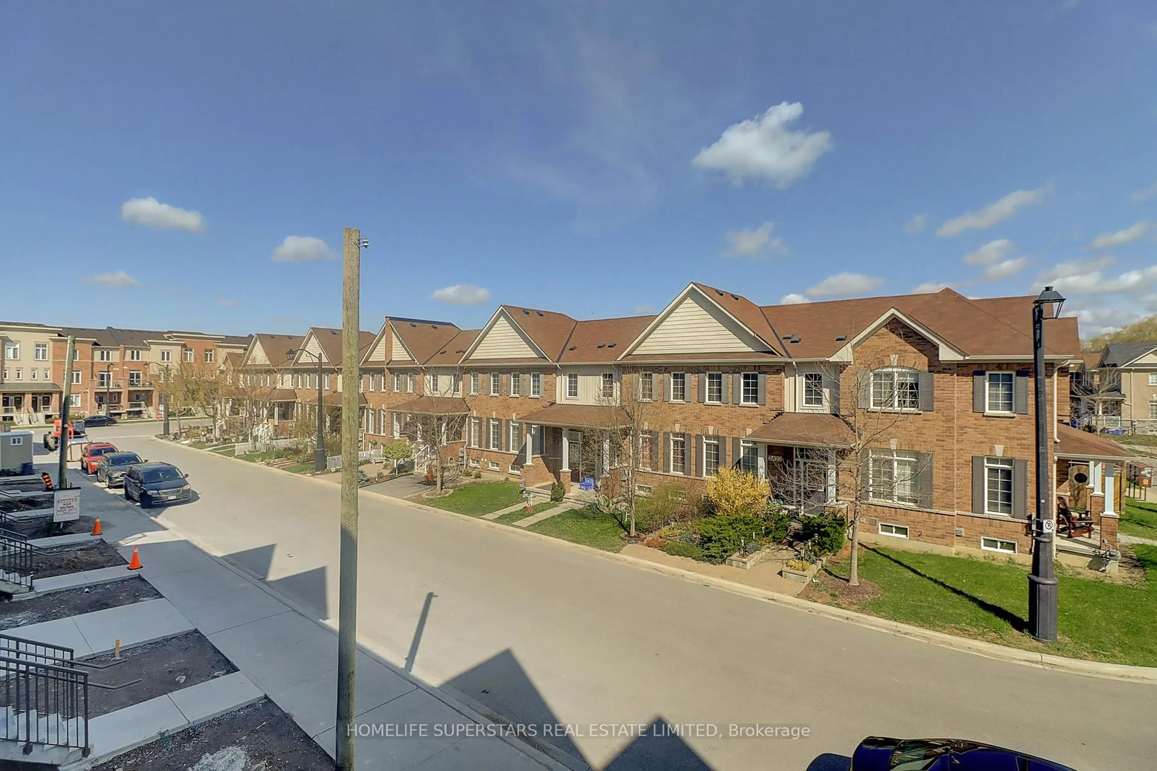 A pic from outside/outdoor area/front of a property/back of a property/a pic from drone, city buildings view from balcony for 2635 William Jackson Dr #1309, Pickering Ontario L1X 0L6