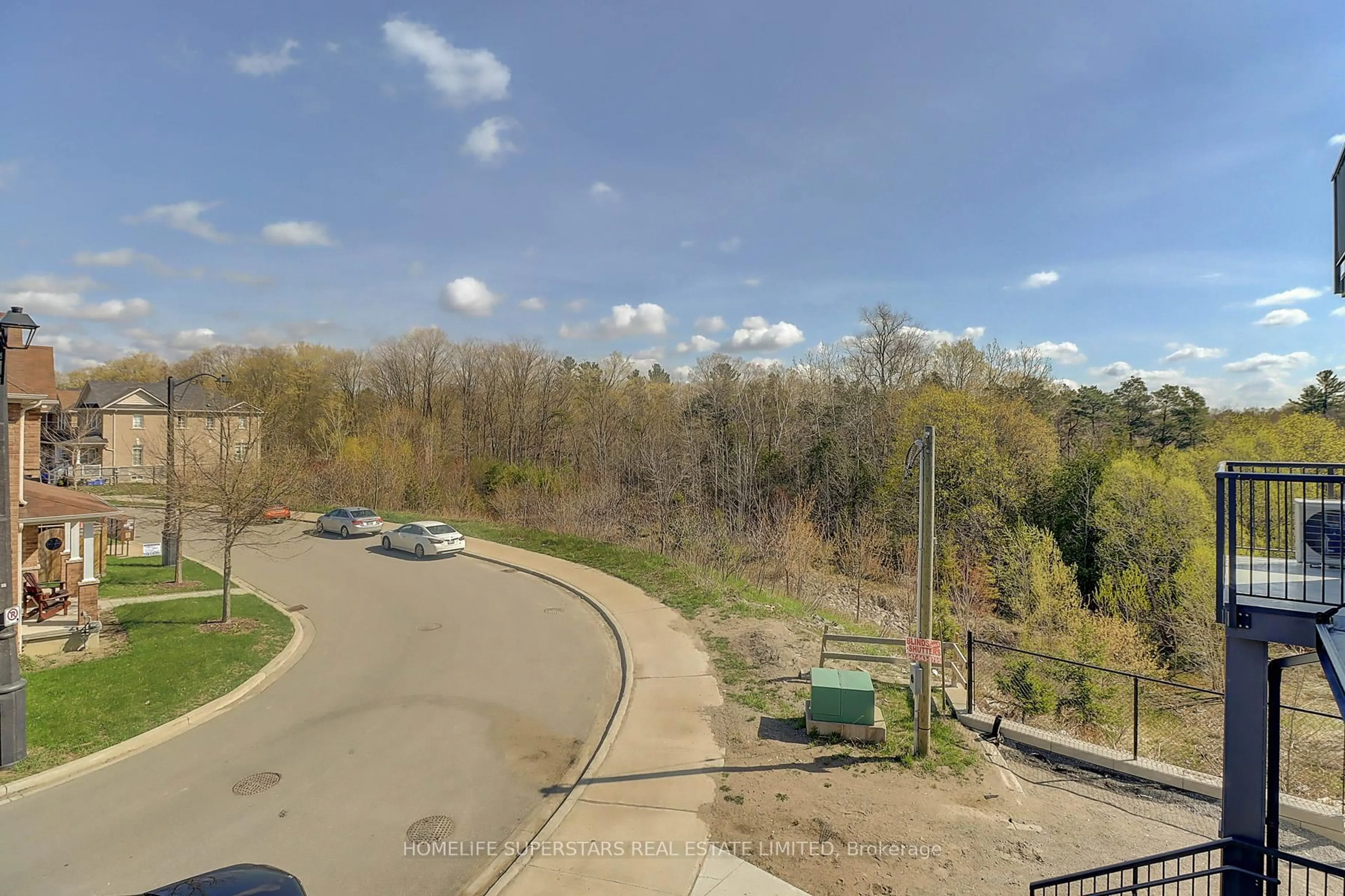 A pic from outside/outdoor area/front of a property/back of a property/a pic from drone, forest/trees view for 2635 William Jackson Dr #1309, Pickering Ontario L1X 0L6