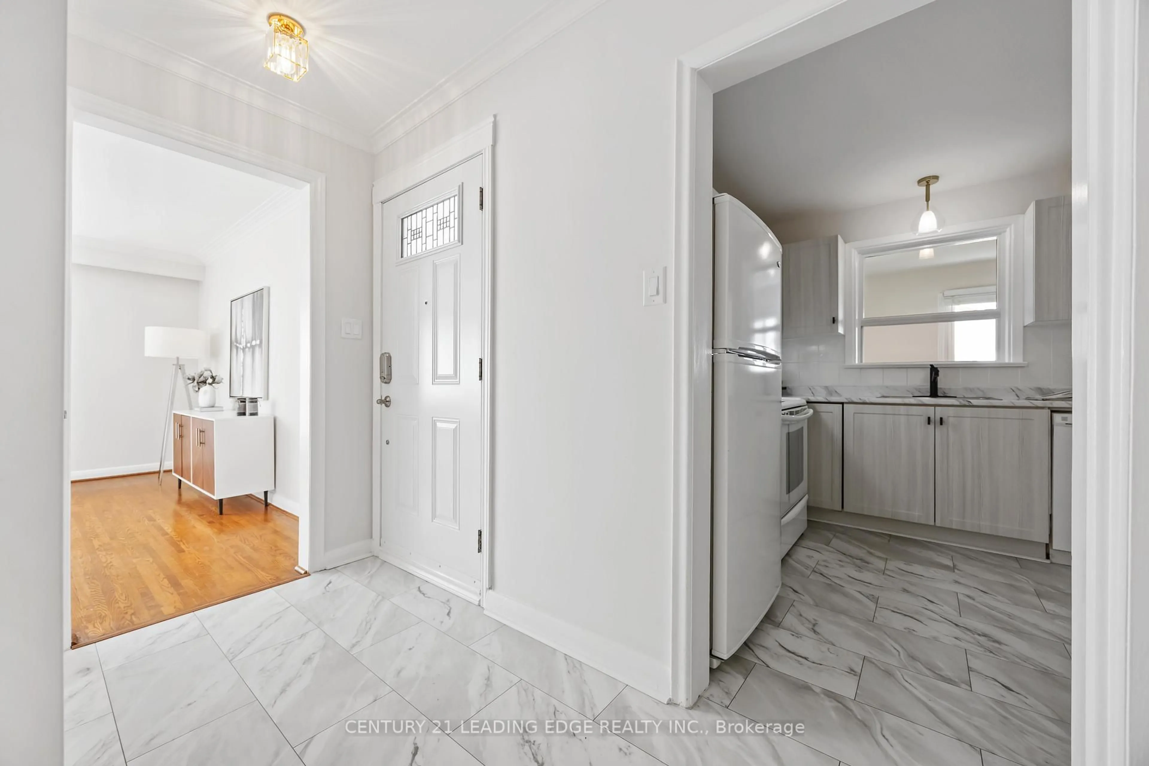 Indoor entryway for 12 Arnprior Rd, Toronto Ontario M1K 5A6