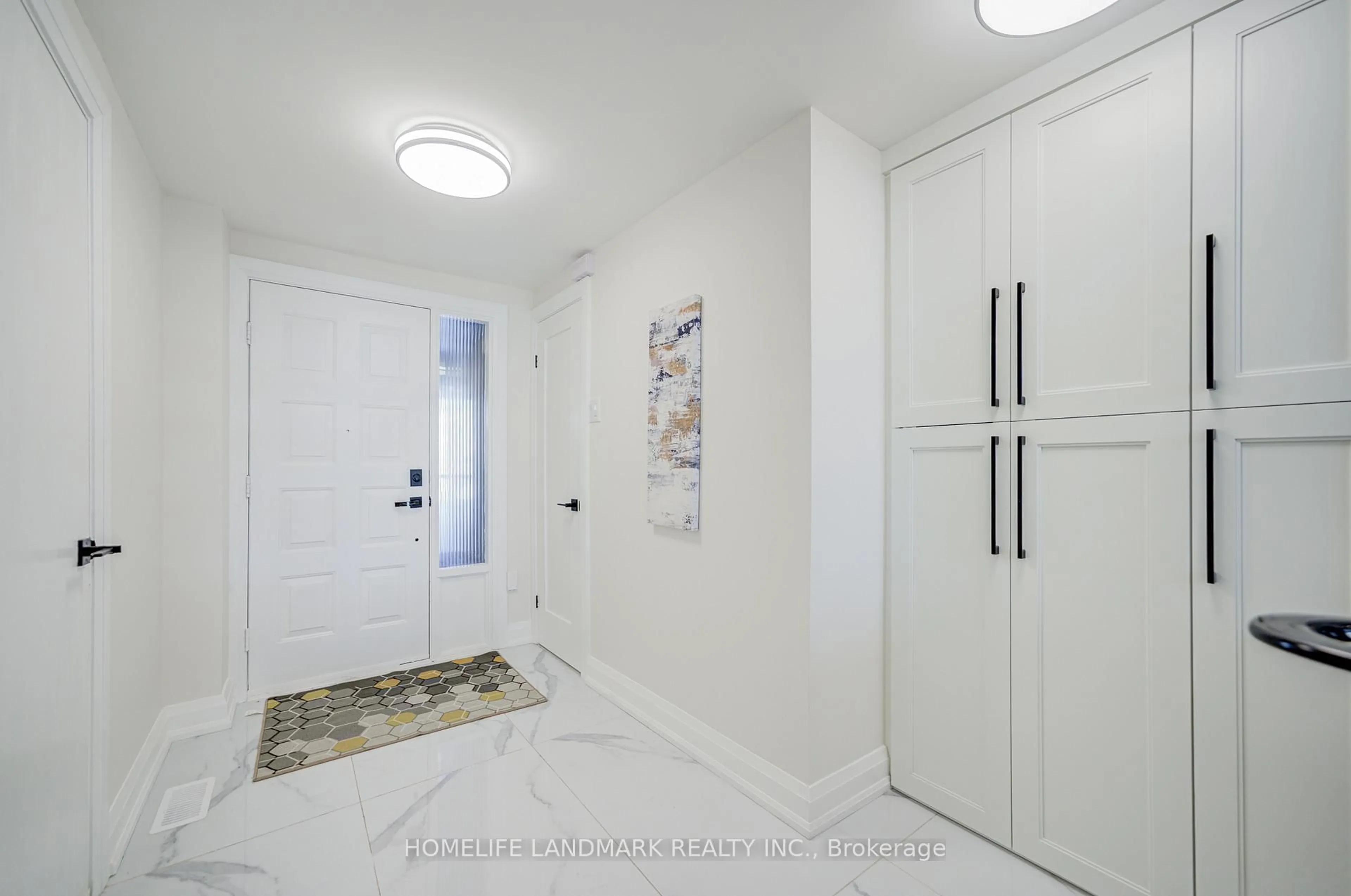 Indoor entryway for 164 Bellefontaine St, Toronto Ontario M1S 4E6