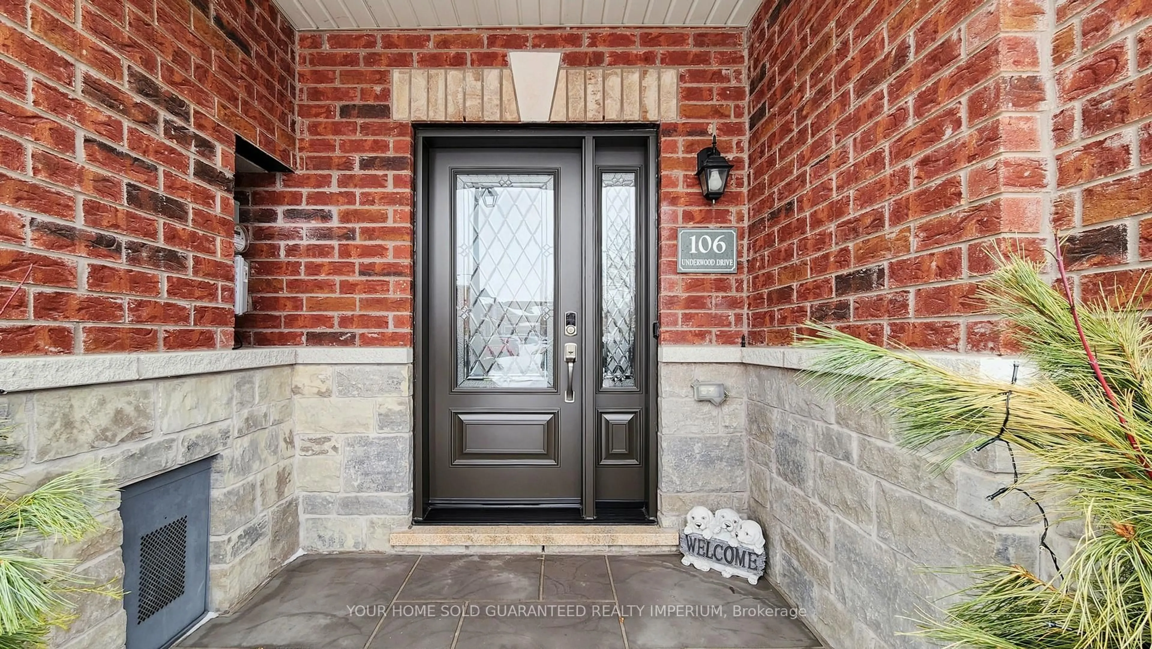 Indoor entryway for 106 Underwood Dr, Whitby Ontario L0B 1C0