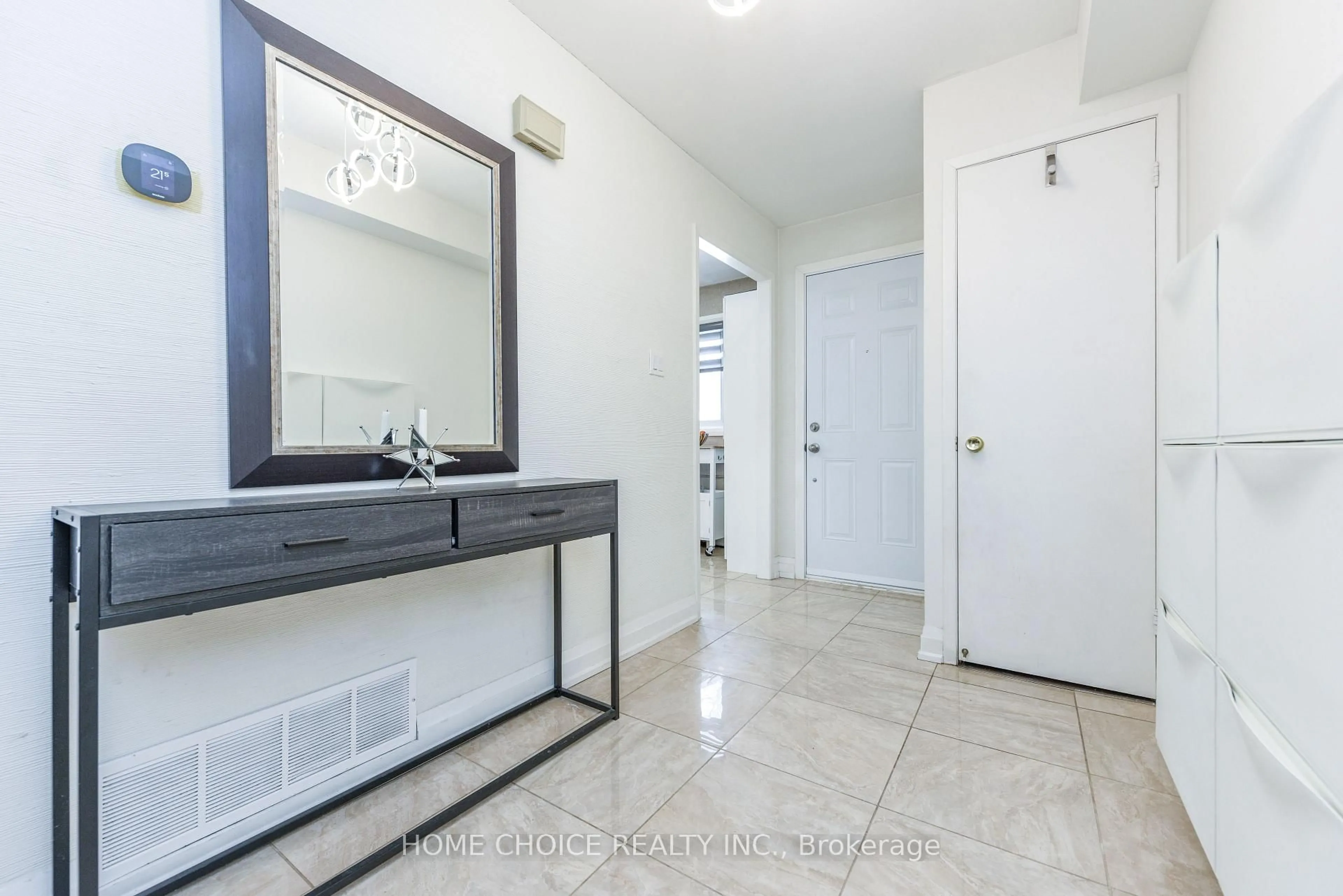 Indoor entryway for 10 Rodda Blvd #53, Toronto Ontario M1E 2Z6