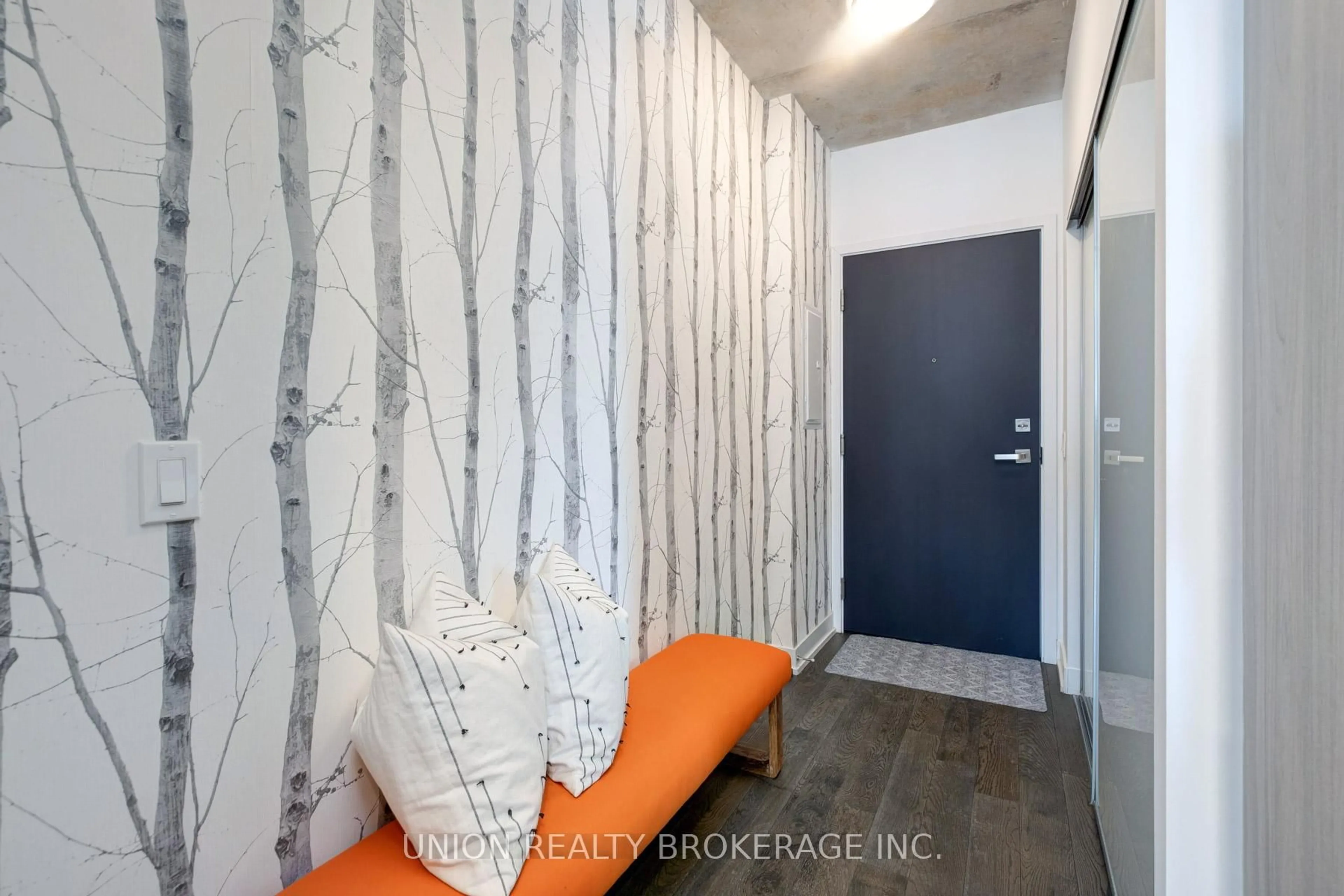 Indoor entryway for 665 Kingston Rd #309, Toronto Ontario M4E 0B6