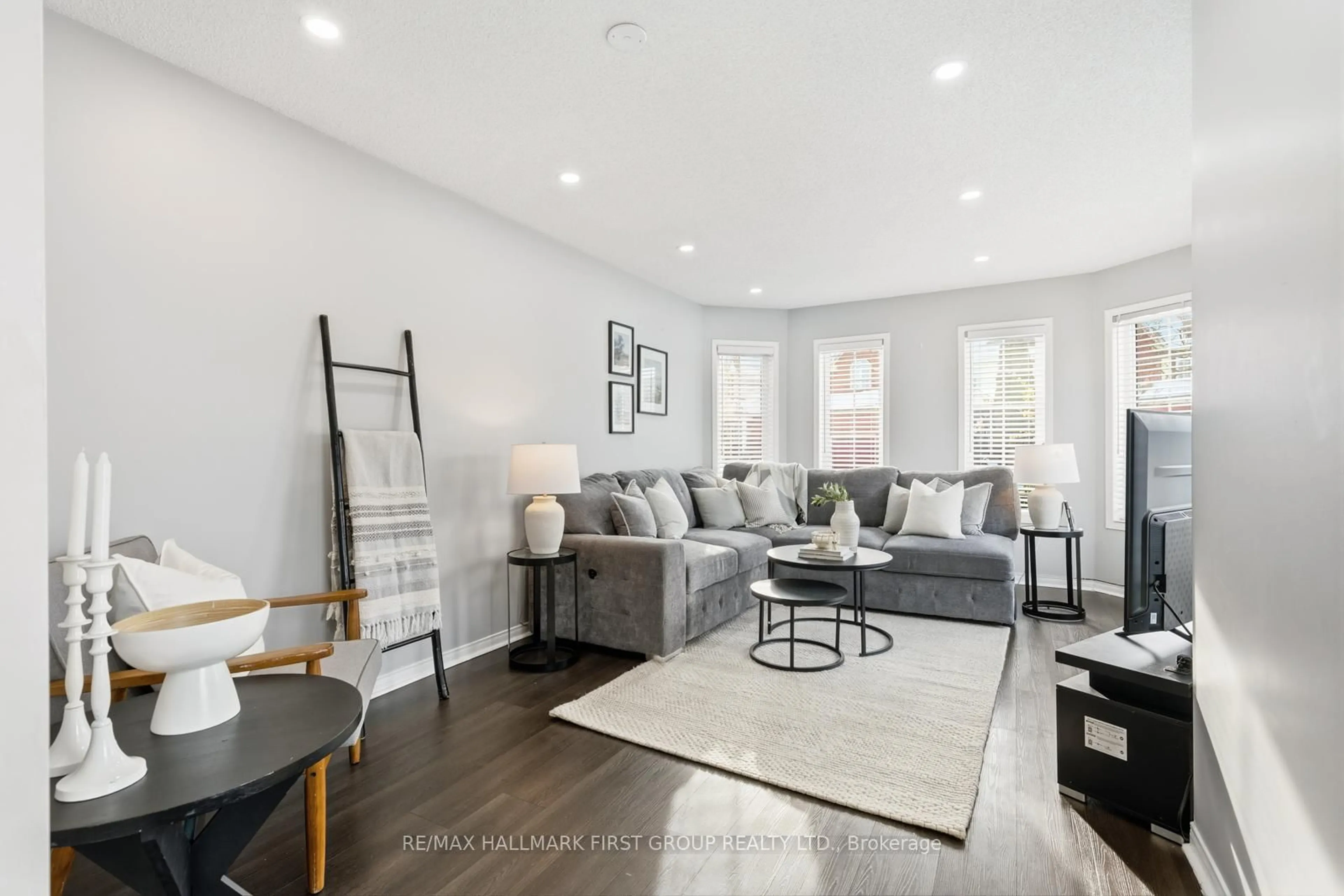 Living room with furniture, unknown for 52 Playfair Rd, Whitby Ontario L1N 9S6