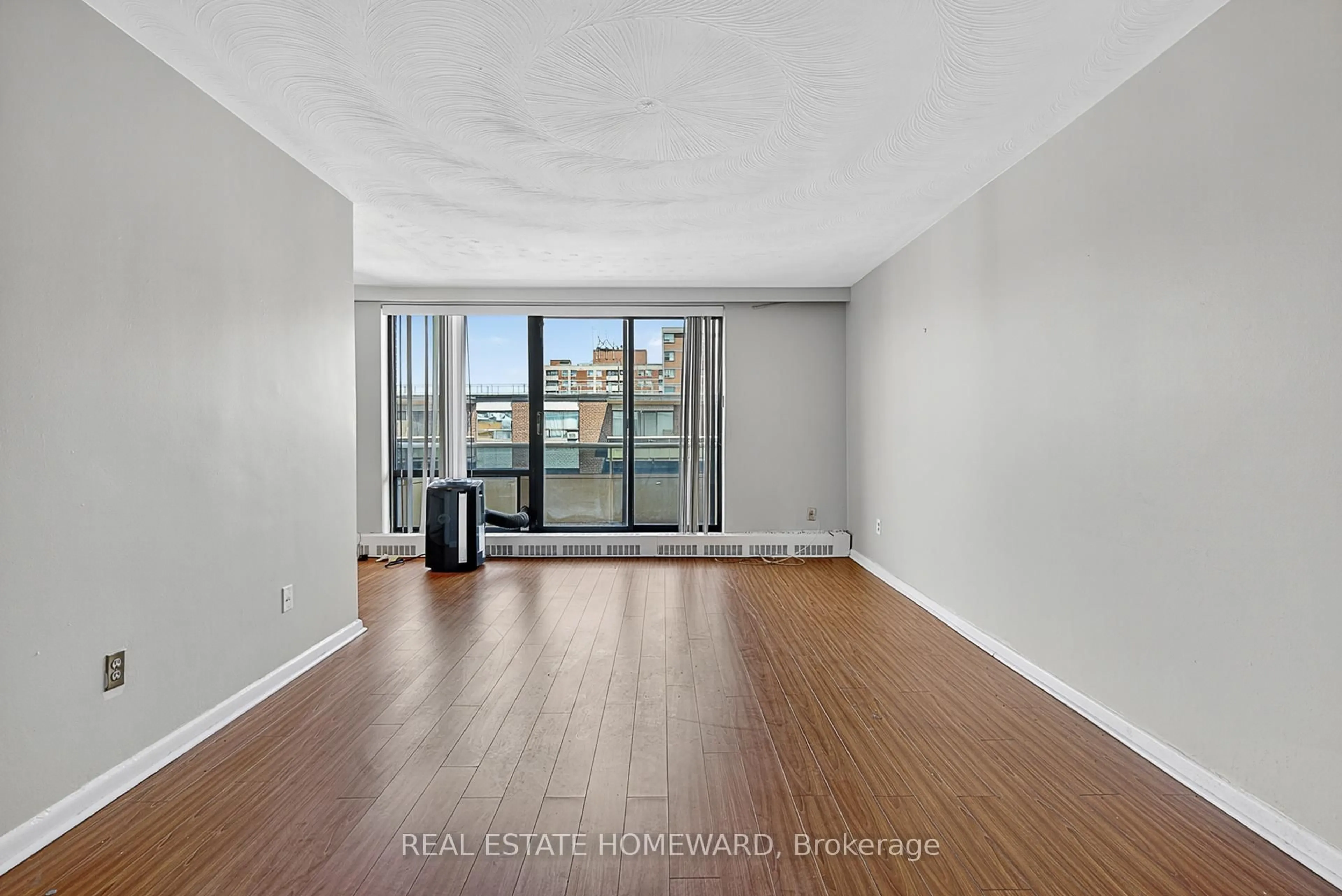 A pic of a room for 915 Midland Ave #708, Toronto Ontario M1K 4G1