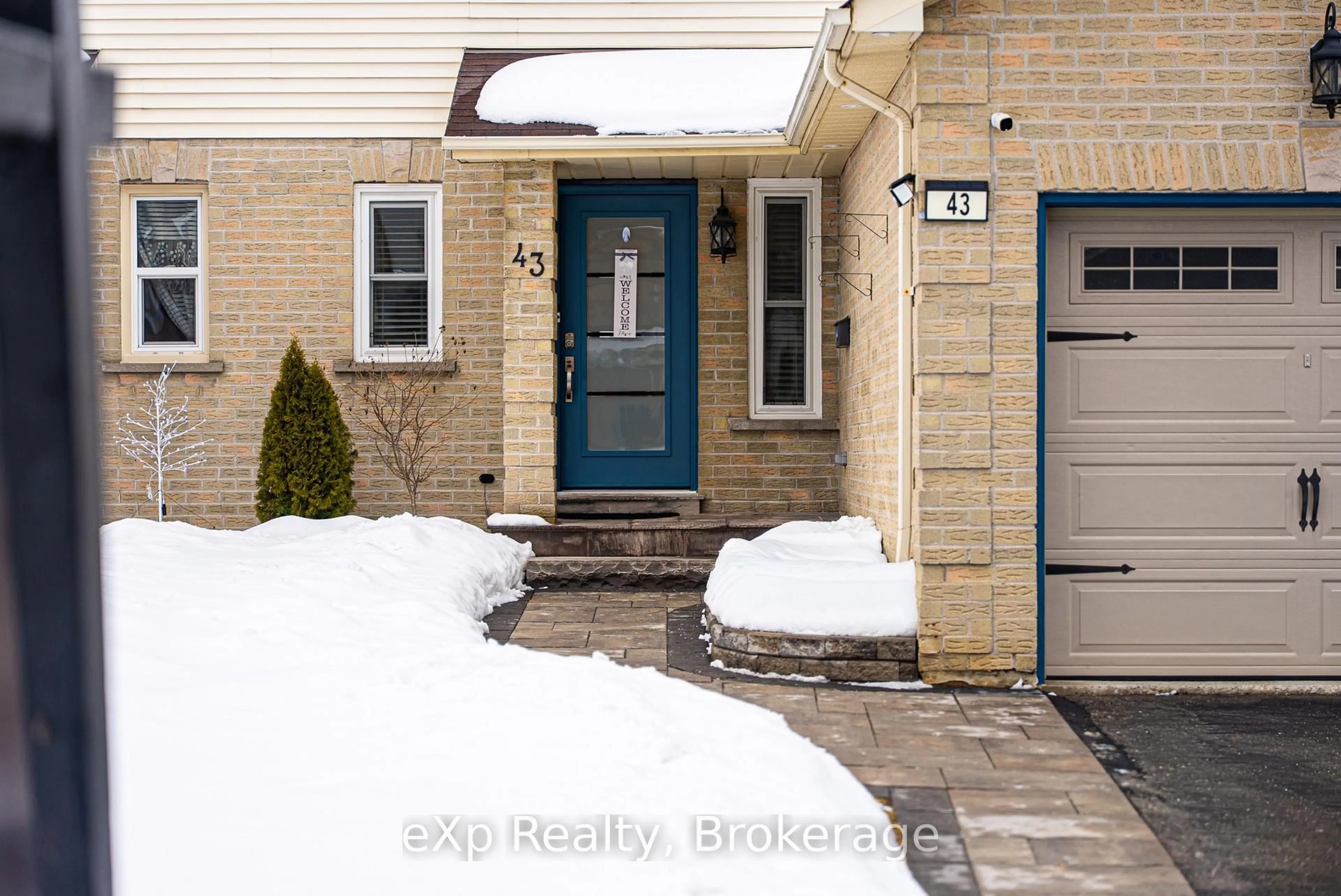 Indoor entryway for 43 Kipling Cres, Ajax Ontario L1S 5A7