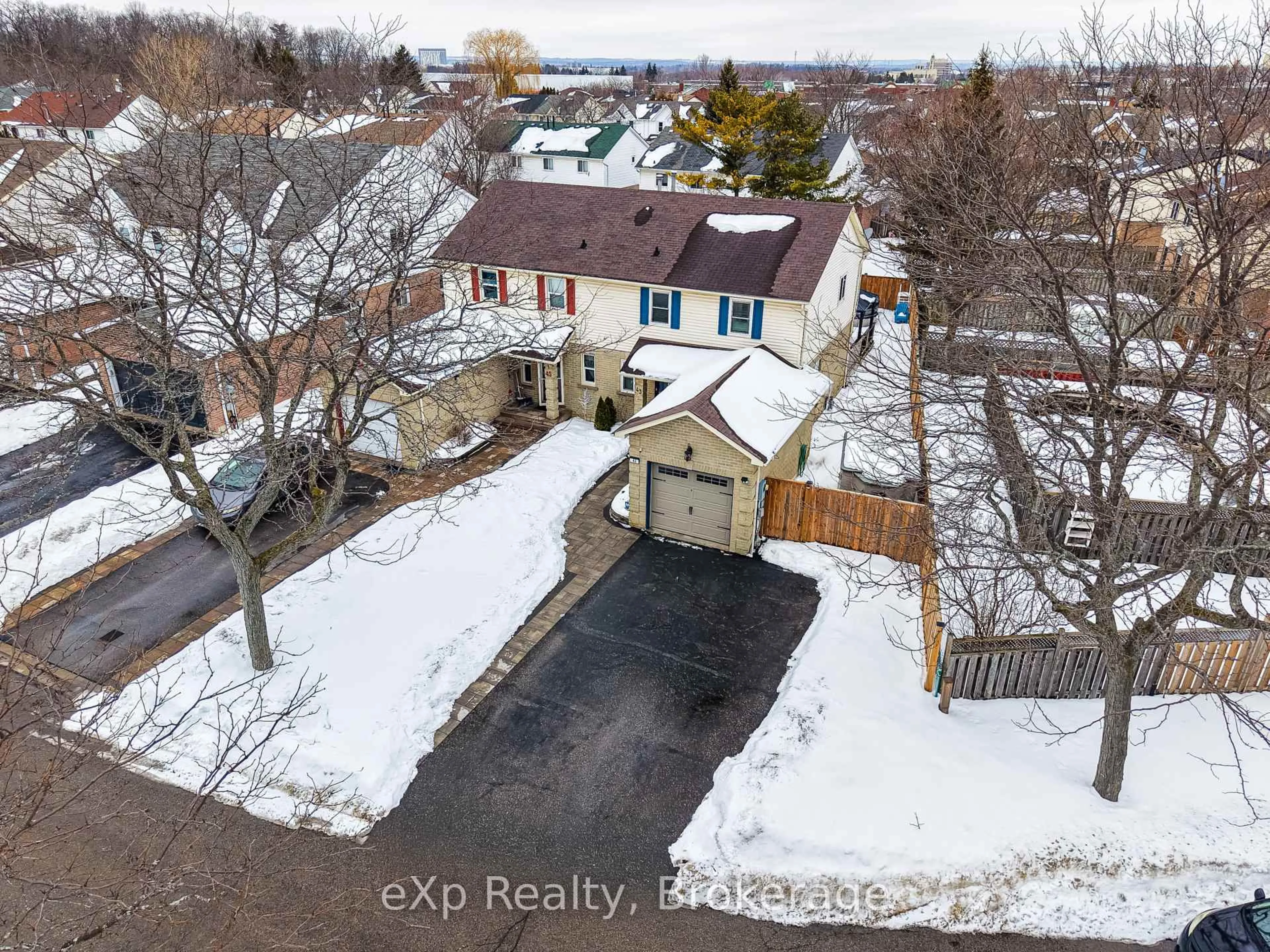 A pic from outside/outdoor area/front of a property/back of a property/a pic from drone, street for 43 Kipling Cres, Ajax Ontario L1S 5A7
