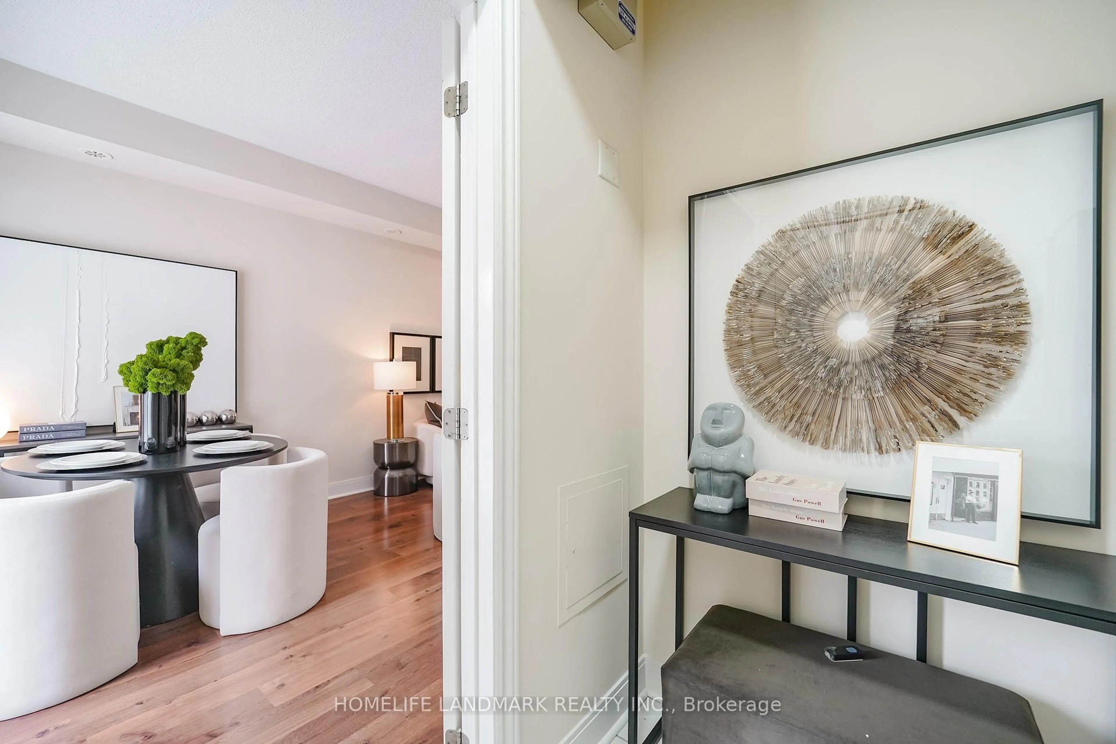 Indoor entryway for 315 Village Green Sq #Th47, Toronto Ontario M1S 0L2